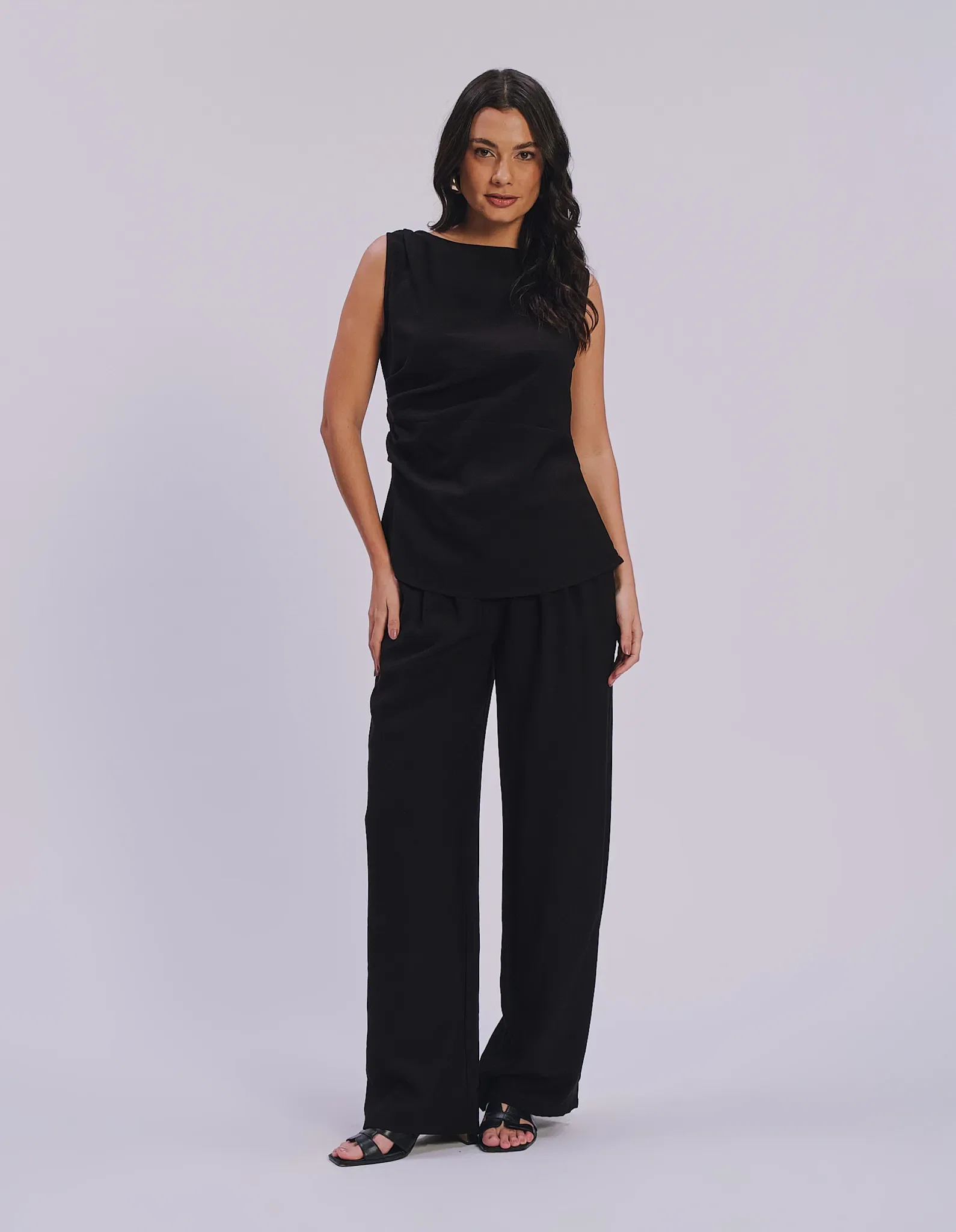 Calça Pantalona Detalhe Pregas - Preto — imagem 1