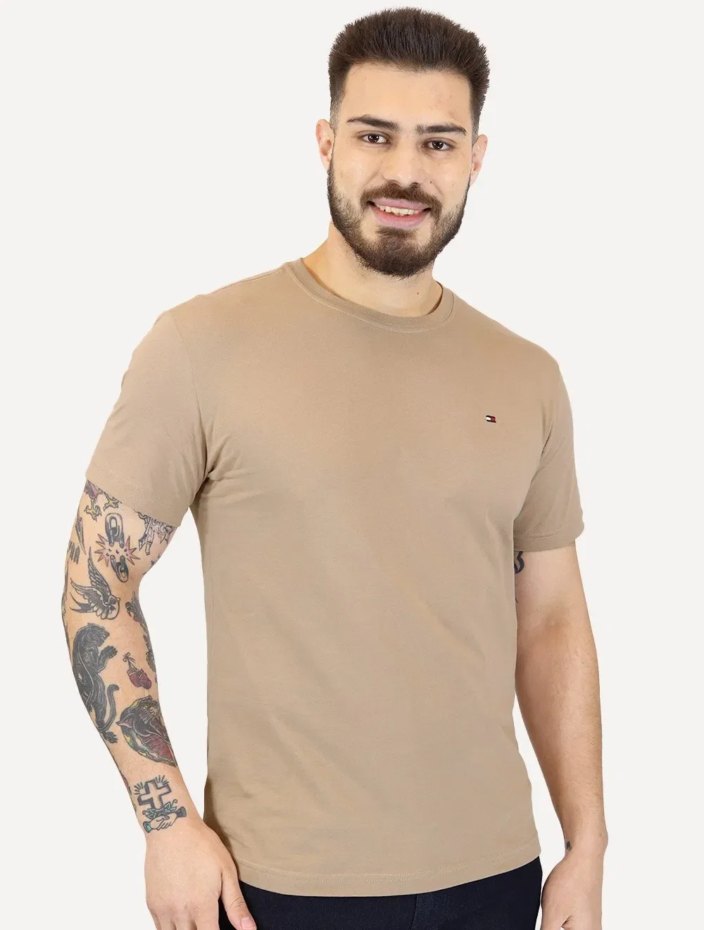 Camiseta Tommy Hilfiger Masculina Regular Fit Tee Solid Logo Marrom Claro — imagem 1