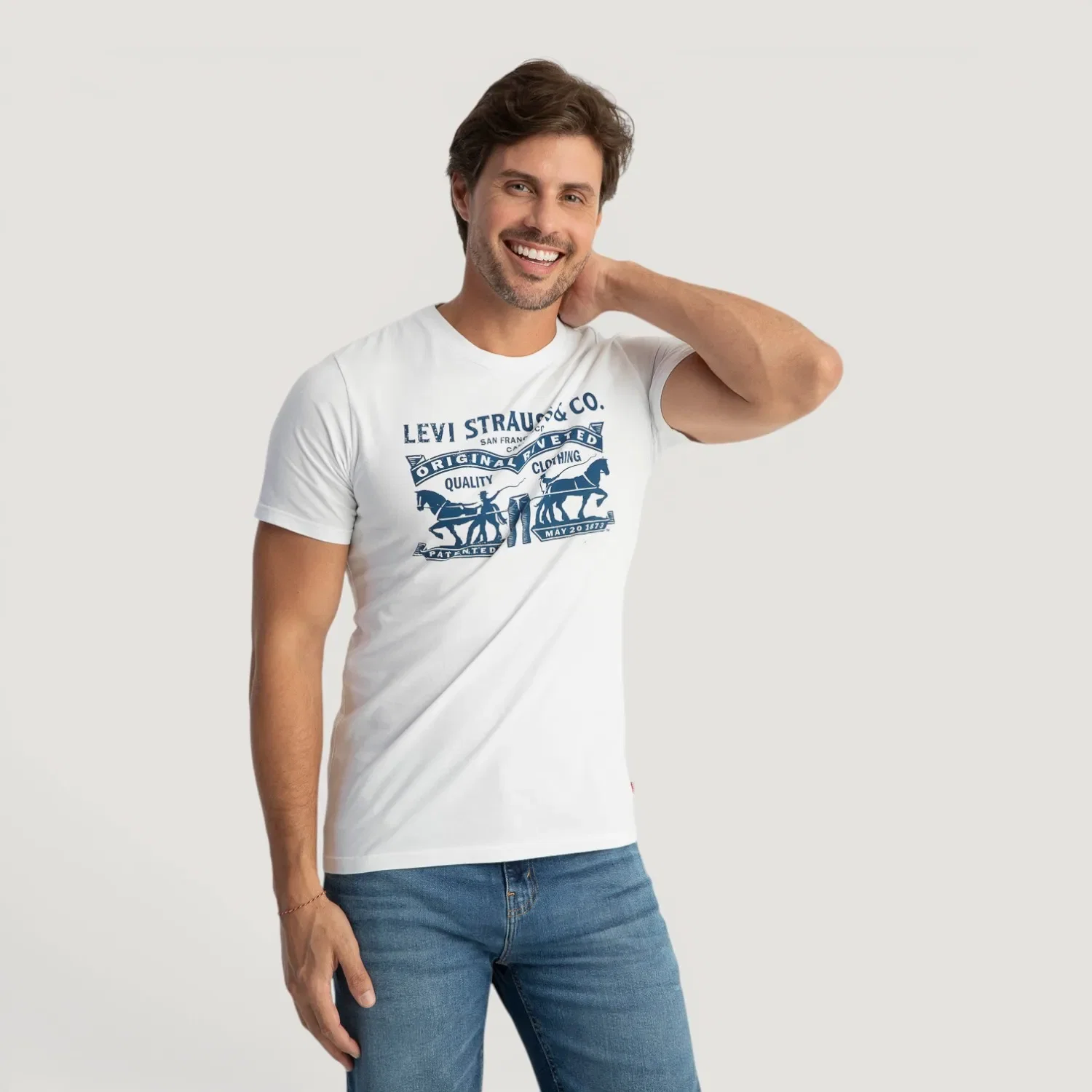 Camiseta Levi's® Graphic Set-in Neck Manga Curta