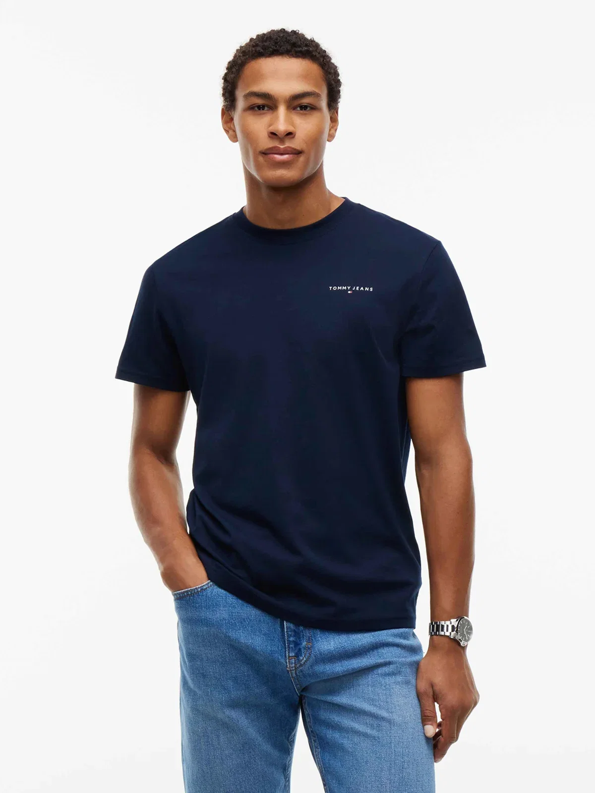Camiseta Slim com Gola Redonda e Logo Linear