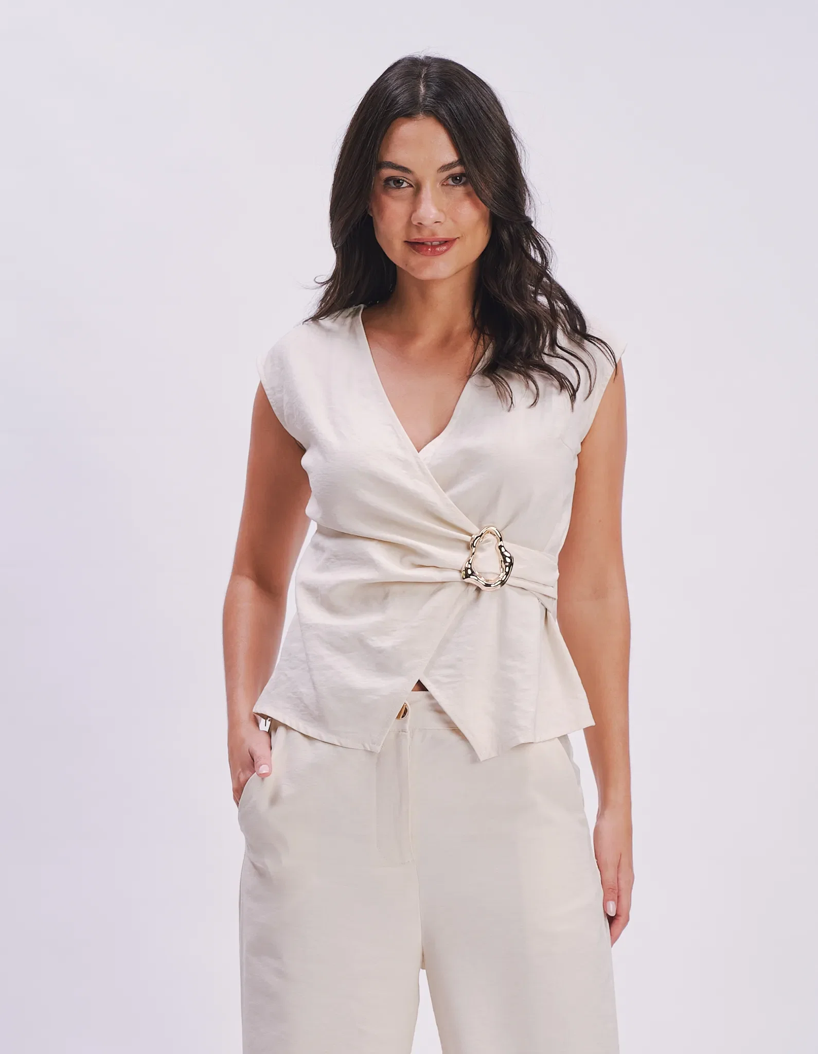 Blusa Transpassada Com Fivela - Areia