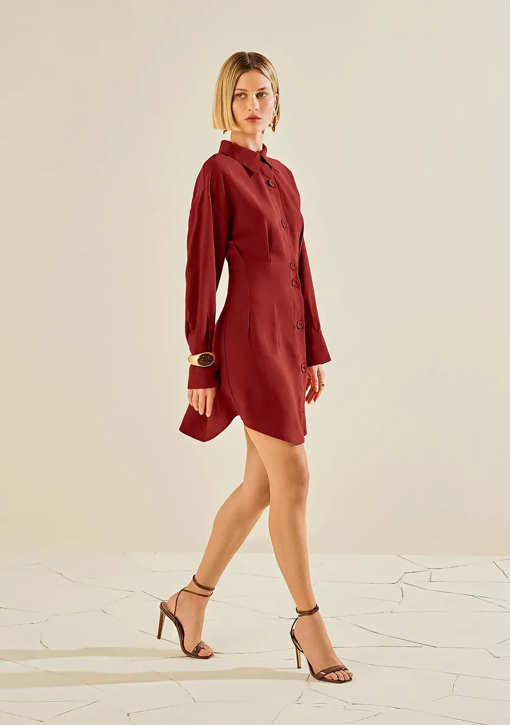 Vestido Morena Rosa Ajustado Gola Clássica Manga Longa Curto Vermelho