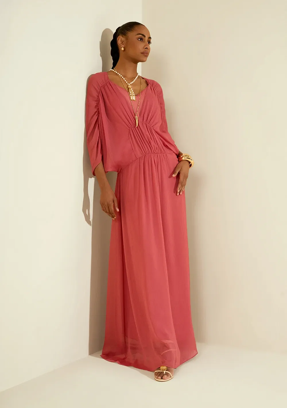 Vestido Morena Rosa Solto Decote V Manga Curta Longo Rosa
