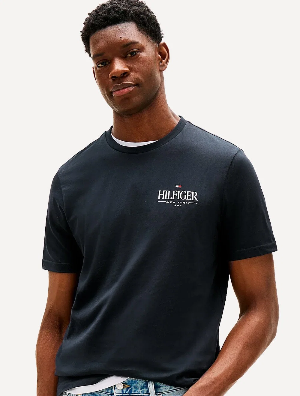 Camiseta Tommy Hilfiger Masculina Stack Poster Logo Azul Marinho