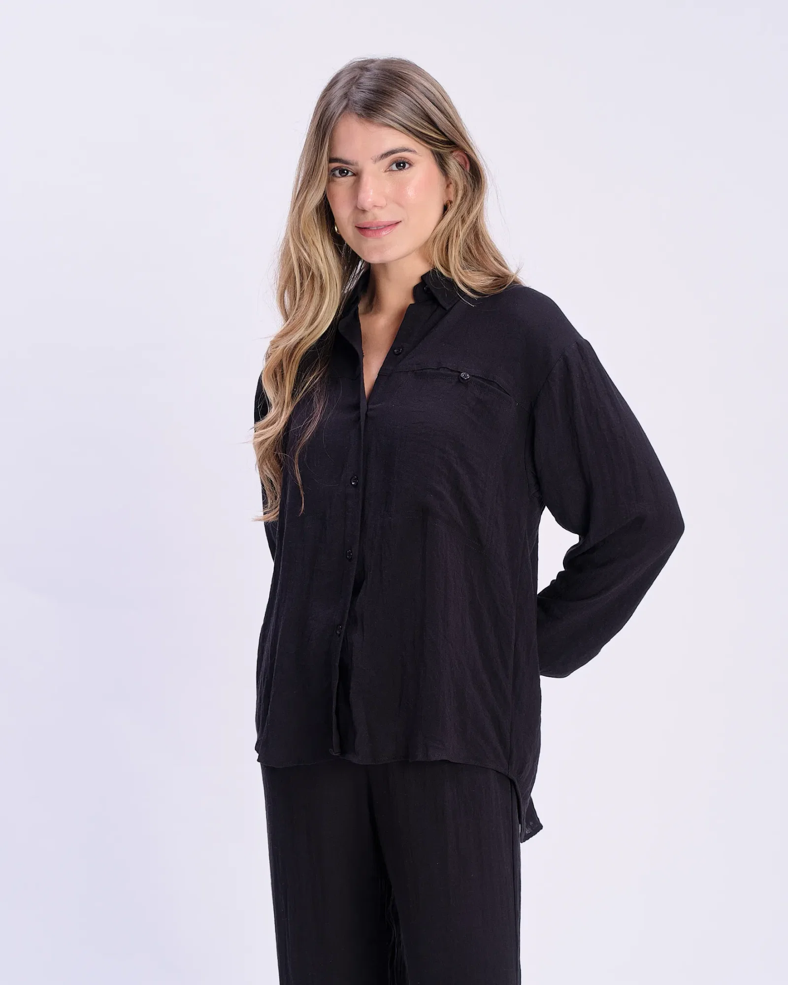 Blusa Manga Longa Detalhe Pala - Preto — imagem 1