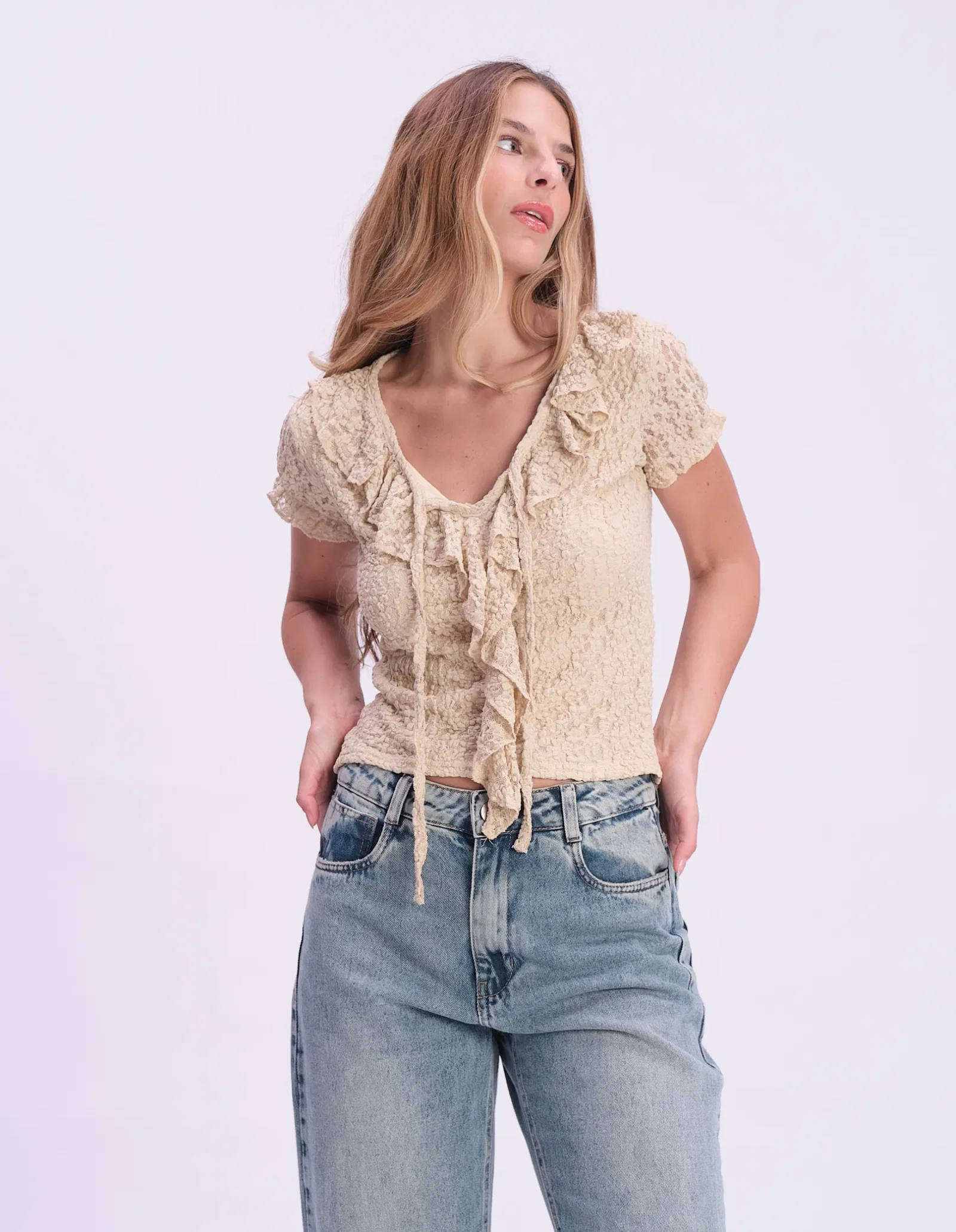 Blusa Decote v Detalhe Babados - Bege — imagem 1