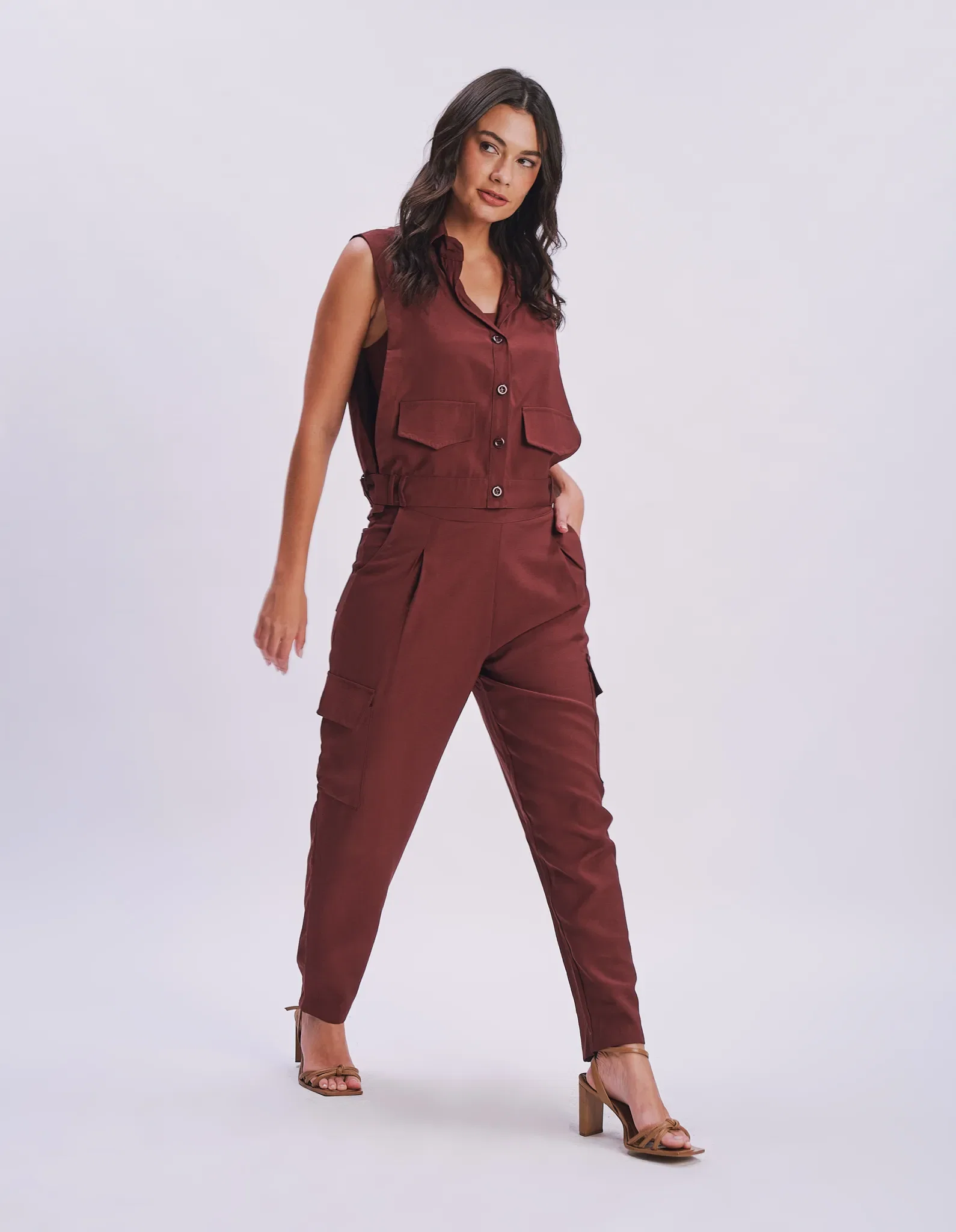 Calça Alfaiataria Bolsos Cargo - Marrom