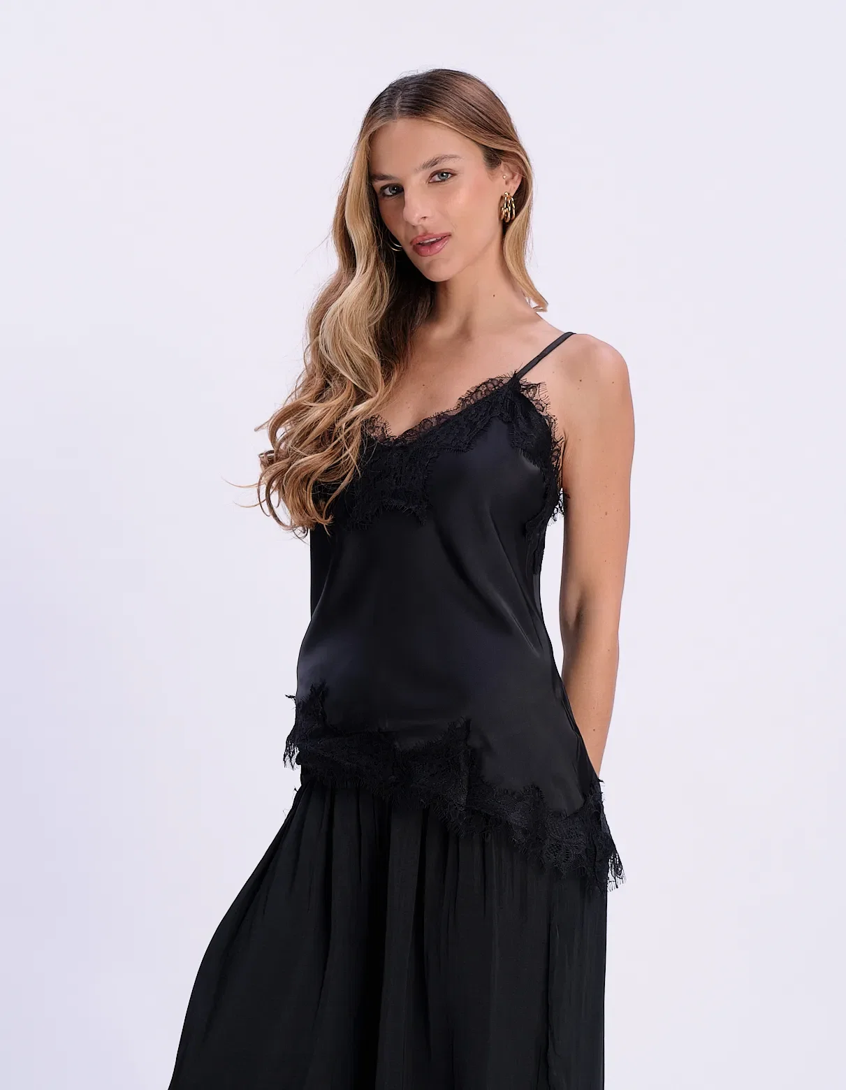 Blusa Alça Fina Acetinada Com Renda - Preto