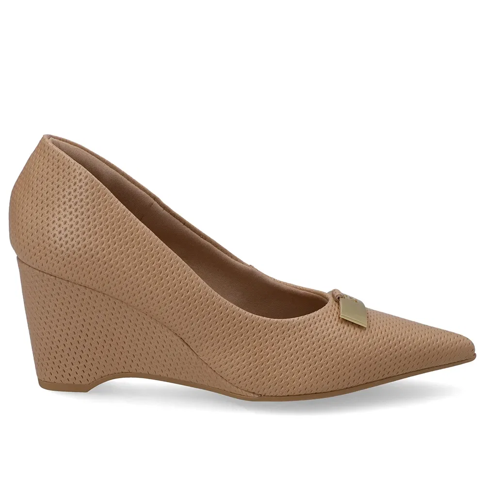Scarpin Couro Bege Enfeite Chapa — imagem 1