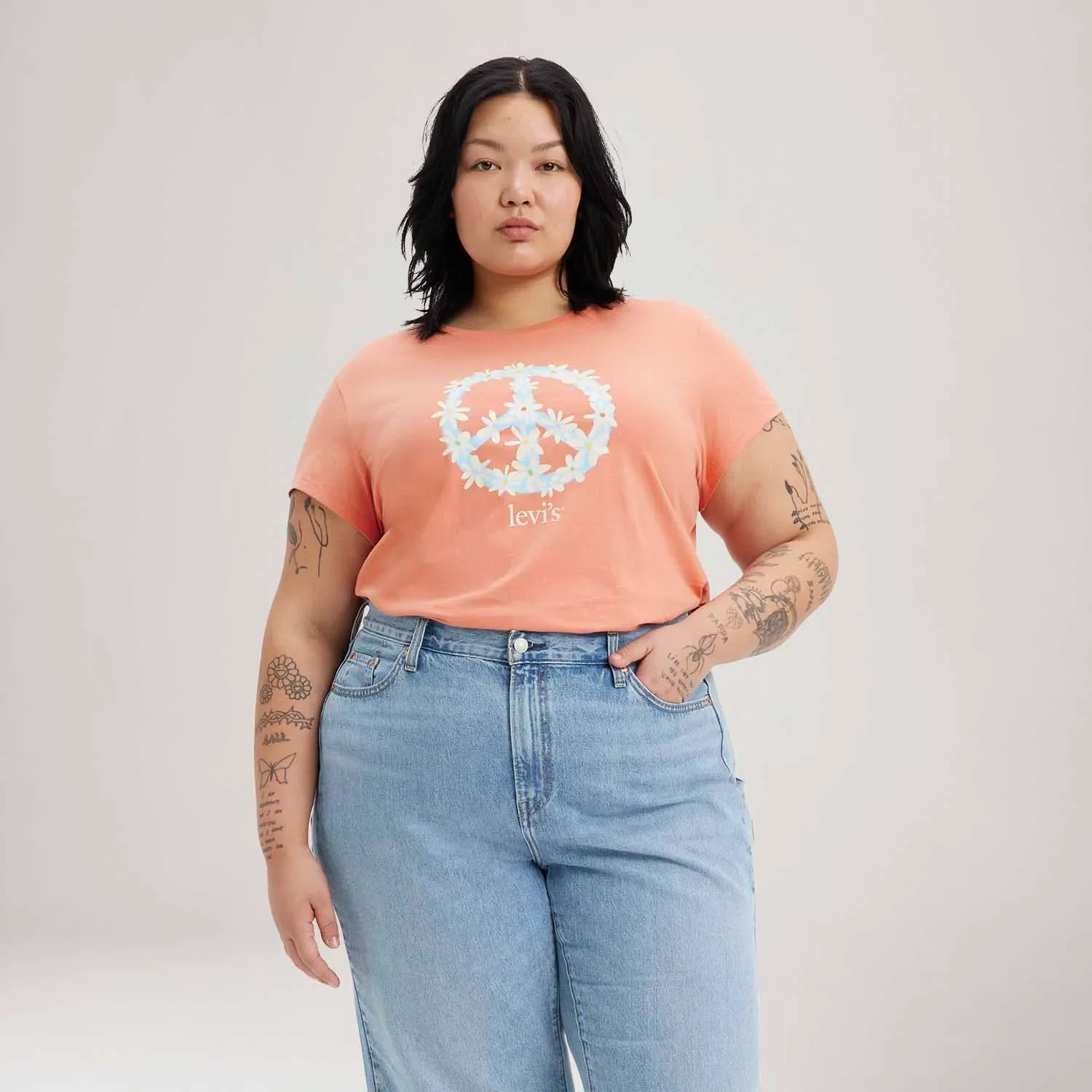 Camiseta Levi's® Graphic Authentic Plus Size Manga Curta Coral