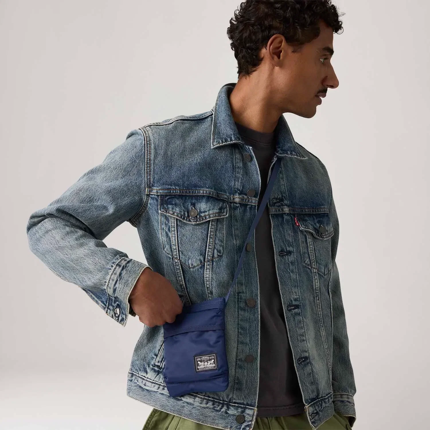 Bolsa Levi's® Mission Crossbody Azul