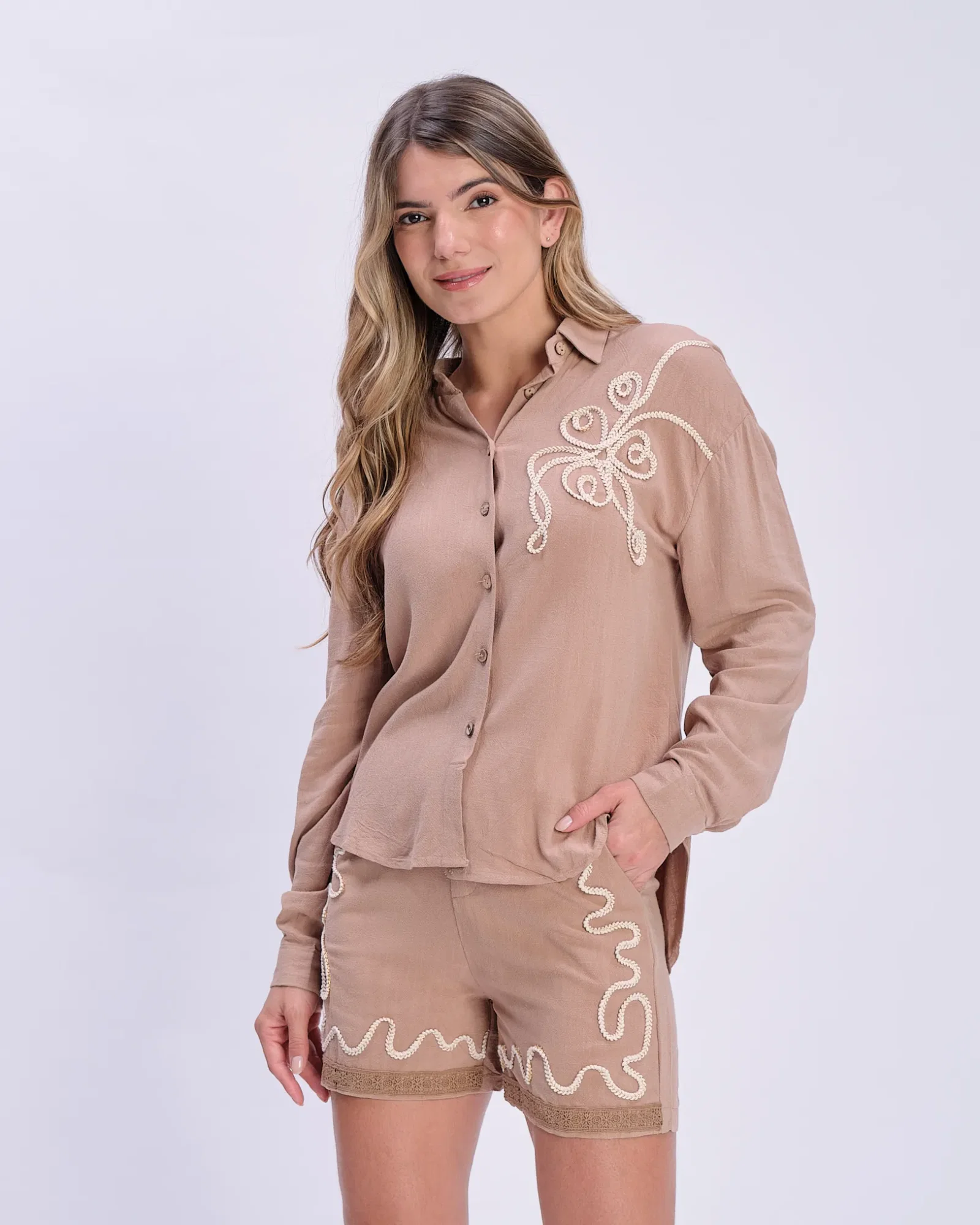 Camisa Linho Bordado Cordonê - Bege — imagem 1