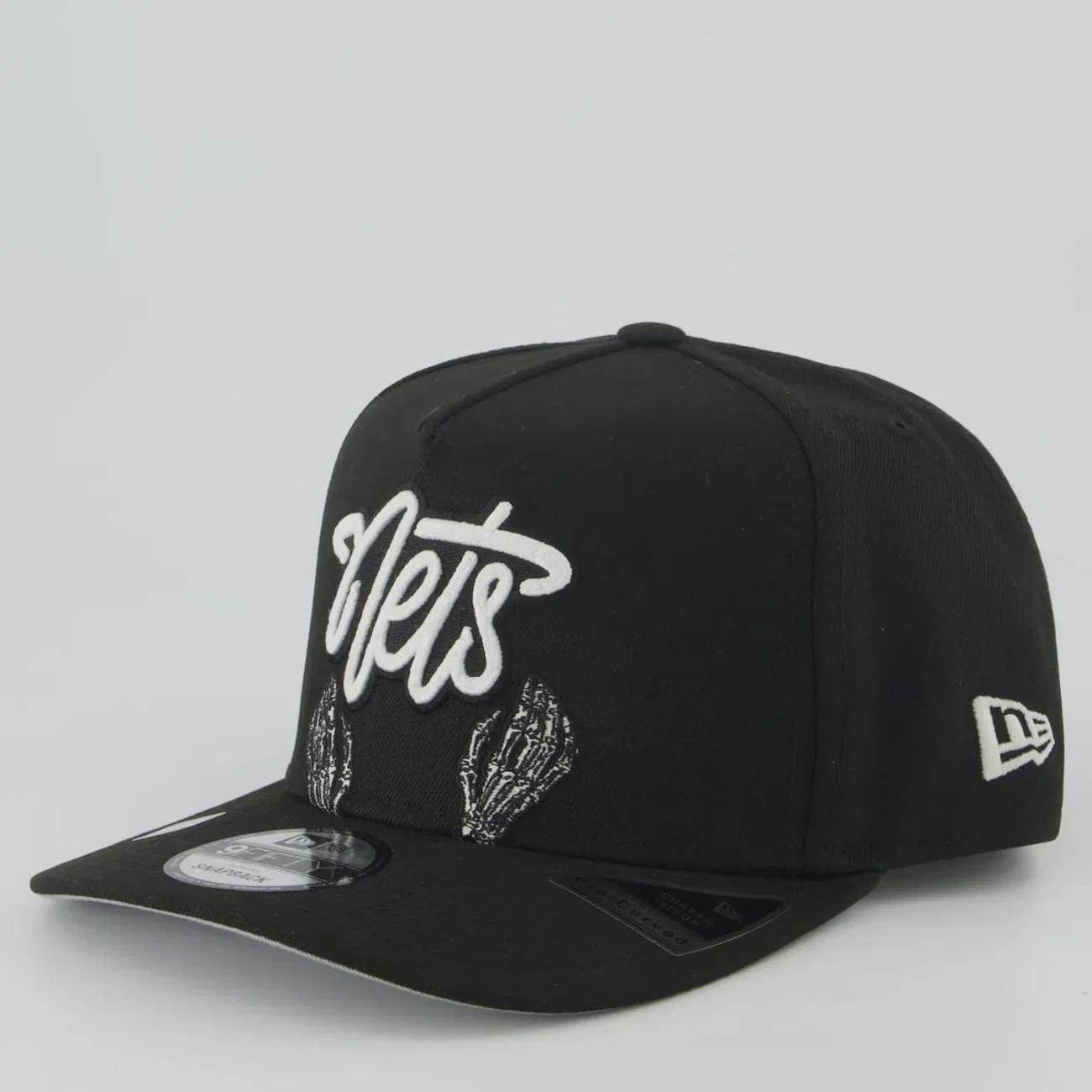 Boné Unissex New Era Brooklyn Nets NBA Script 940 AF - Aba Curva — imagem 1