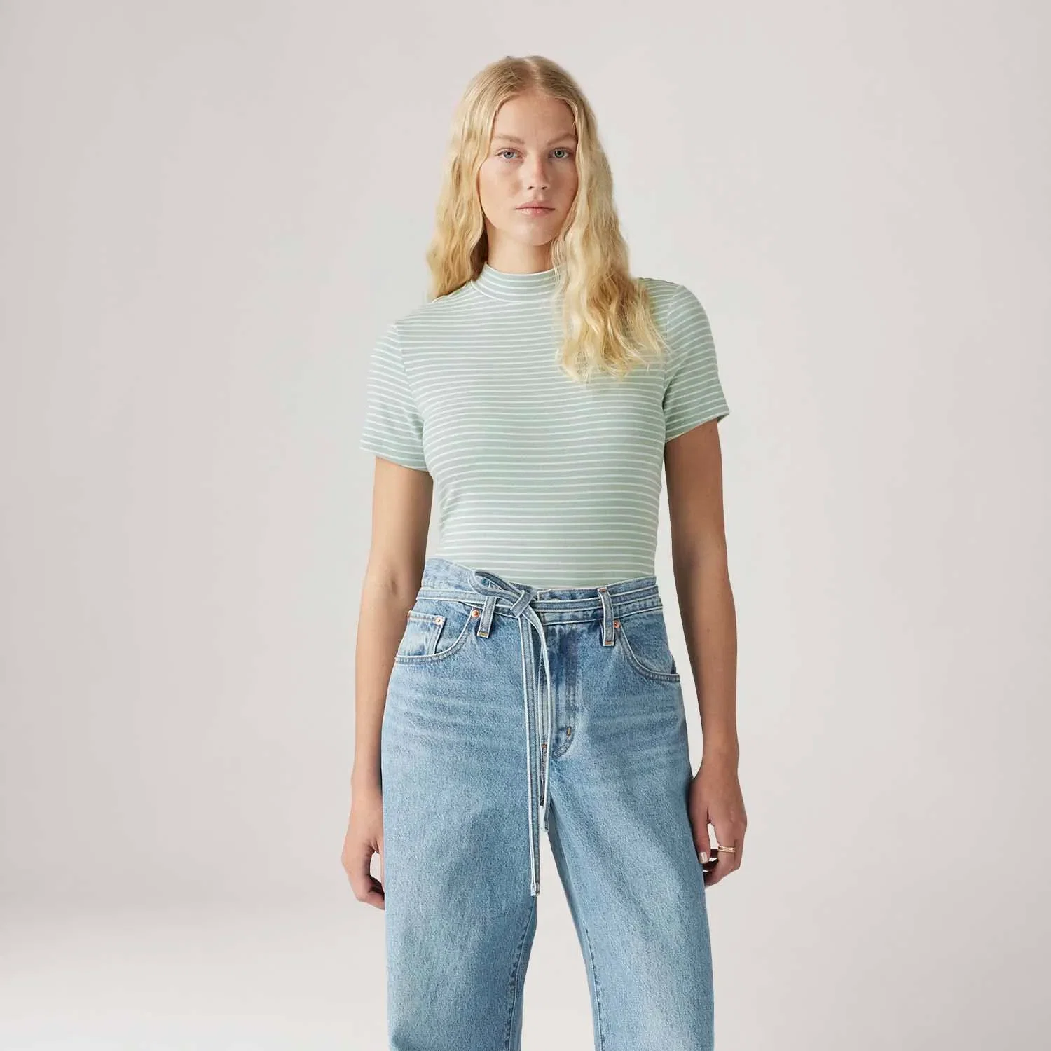 Blusa Levi's® Effortless Listrada Azul Claro Manga Curta