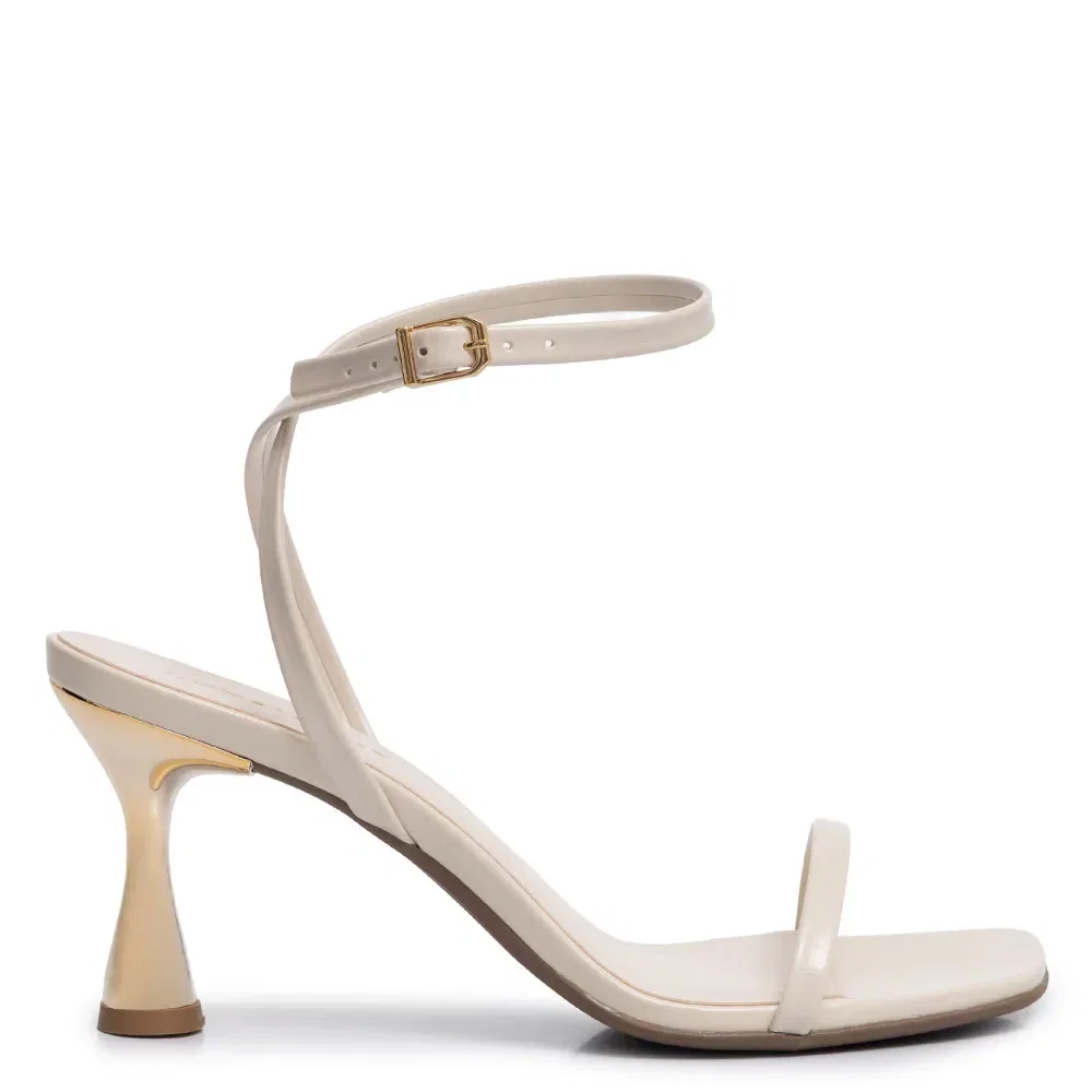 Sandália Off White Salto Cromado — imagem 1