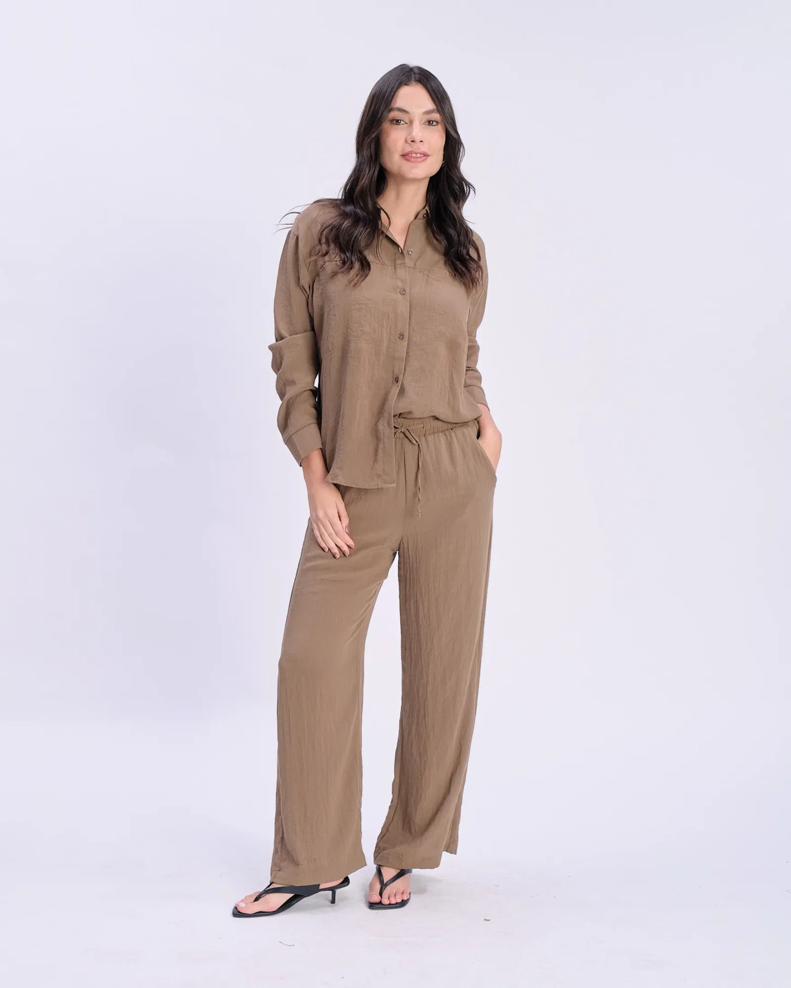 Calça Pantalona Com Bolsos - Verde Oliva — imagem 1