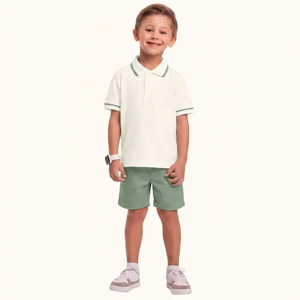 Conjunto camisa polo em meia malha e bermuda em sarja com bordado