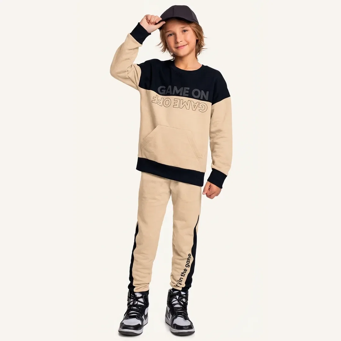 Conjunto blusão e calça em moletom