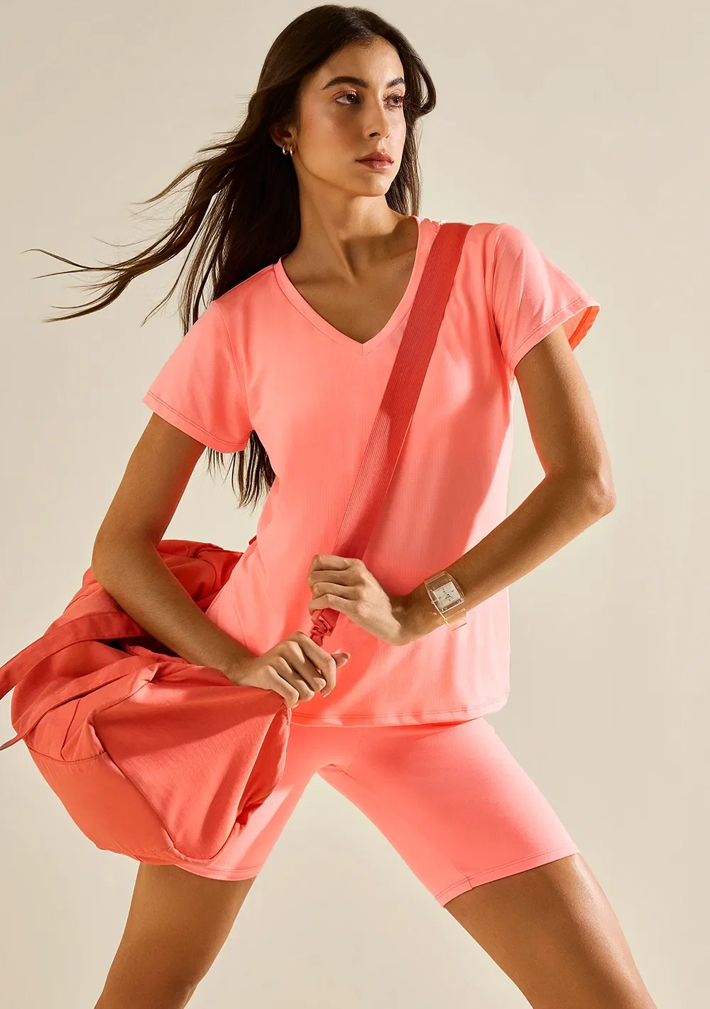 Blusa Morena Rosa Solta Decote V Manga Curta Padrão Rosa