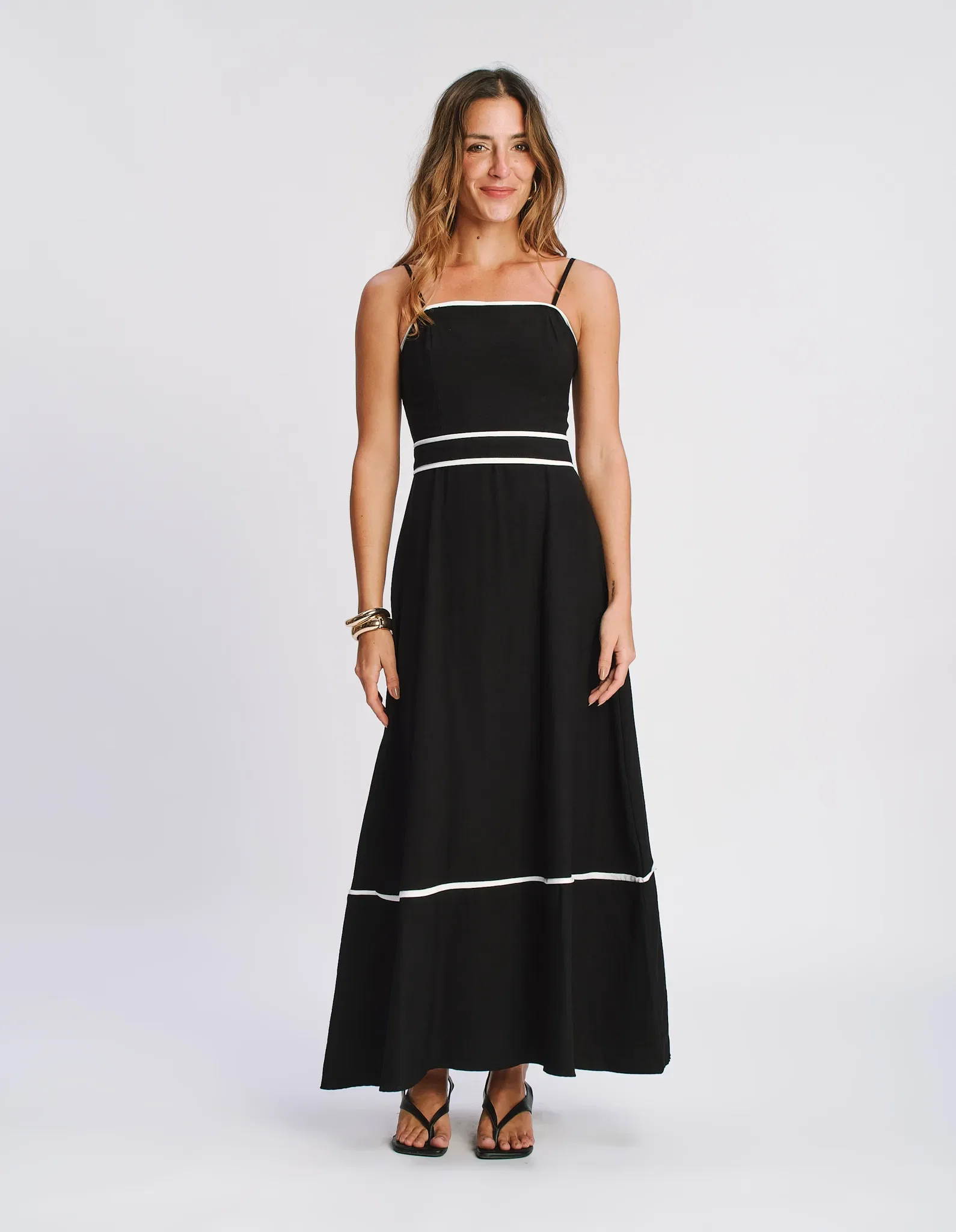 Vestido Longo Detalhe Vivos Contrastante - Preto — imagem 1
