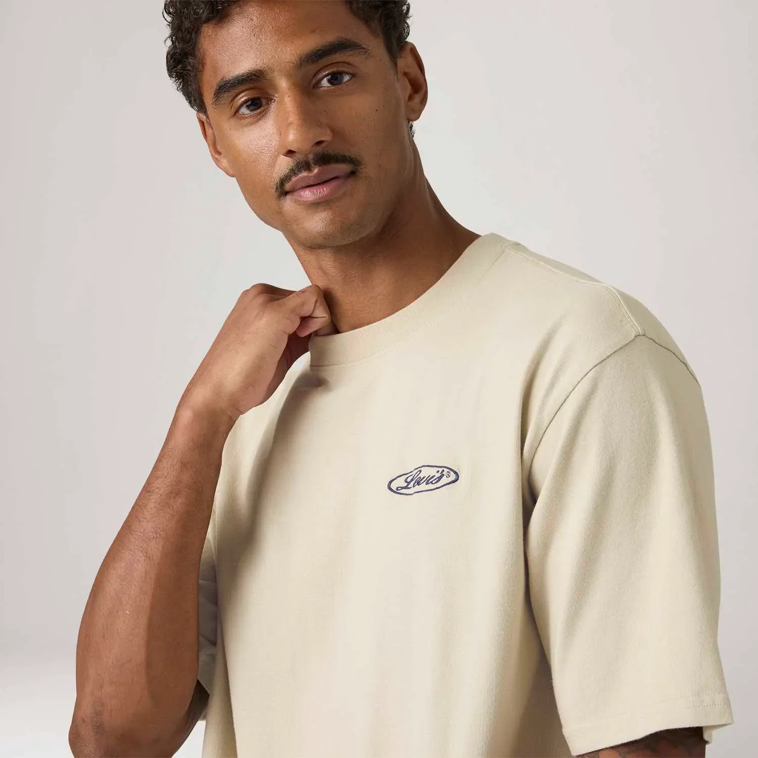Camiseta Levi's® Grapich Branca — imagem 1