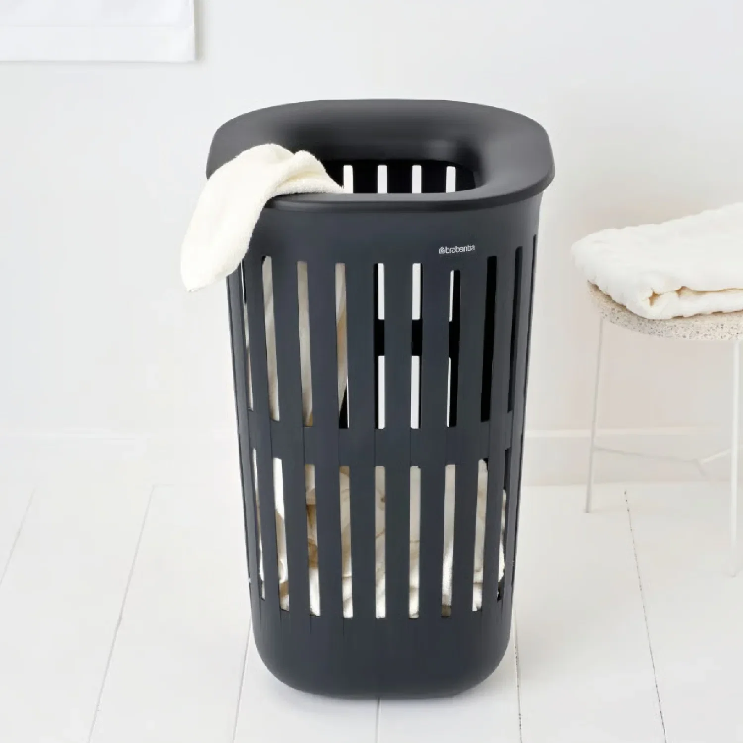 Cesto para Roupas Collect It Preto 55 Litros Brabantia