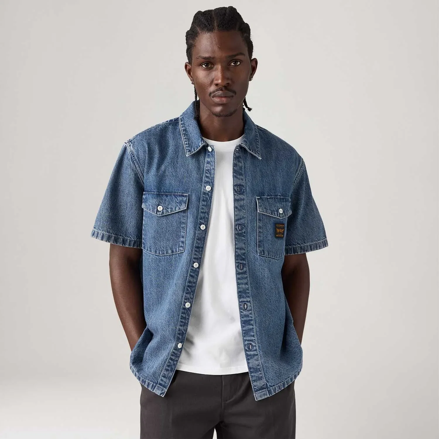 Camisa Jeans Levi's® Worker Lavagem Média Manga Curta — imagem 1