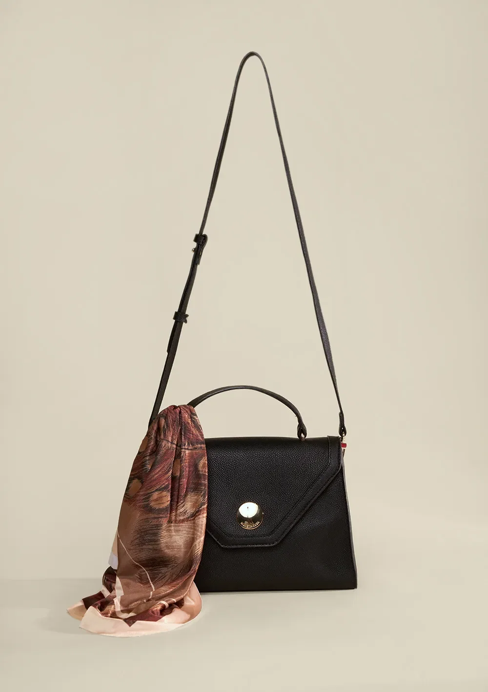 Bolsa Handbag Com Lenço Preto