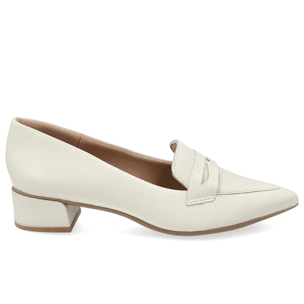 Loafer Em Couro Branco Marfim Bico Fino Com Detalhe Clássico — imagem 1