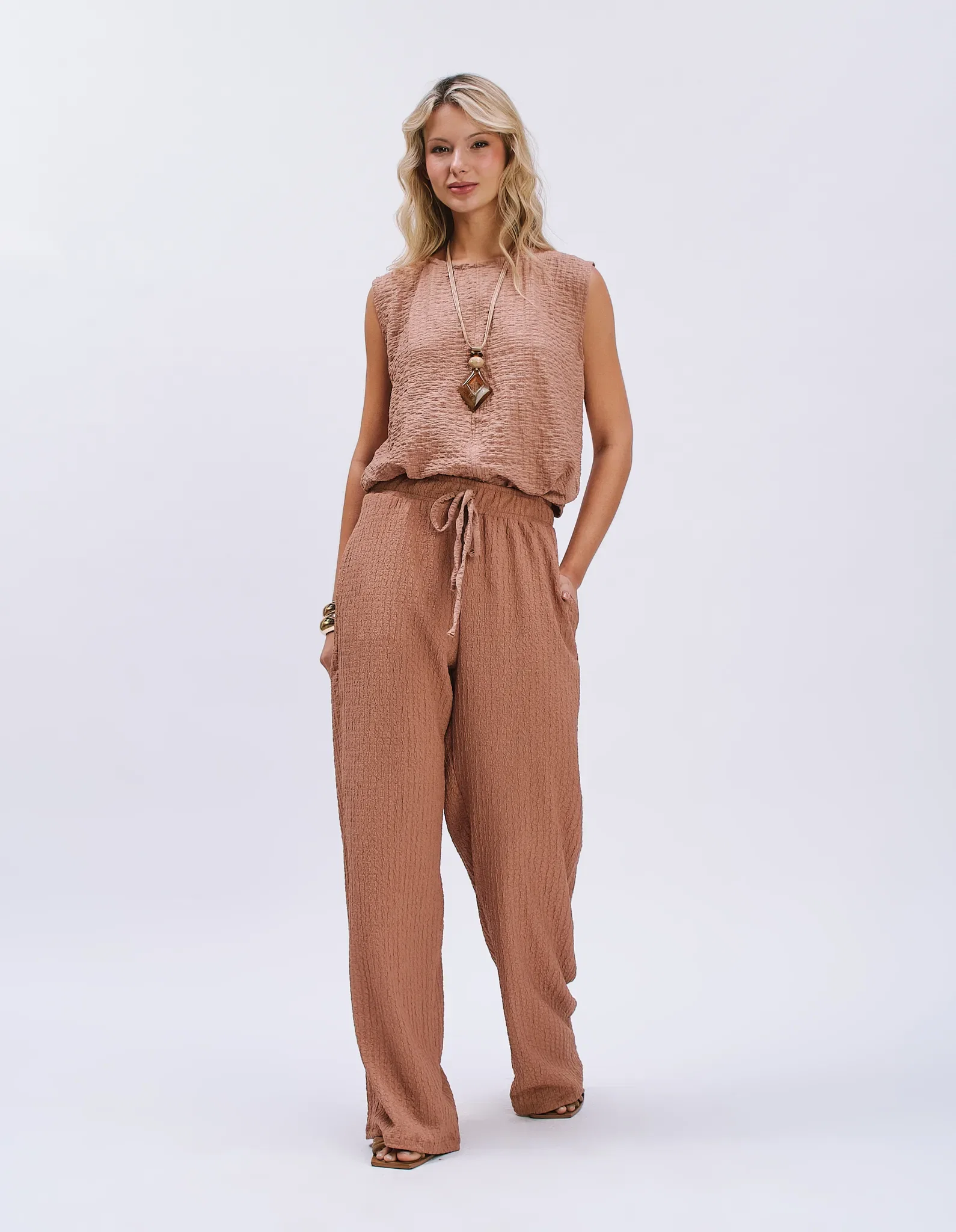 Calça Pantalona Texturizada - Bege — imagem 1