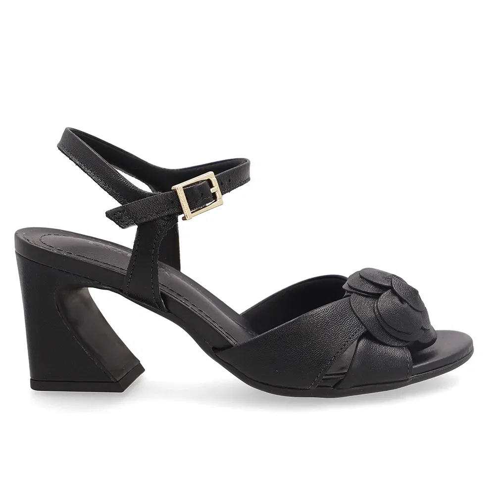 Sandália Em Couro Preto Com Enfeite Floral — imagem 1