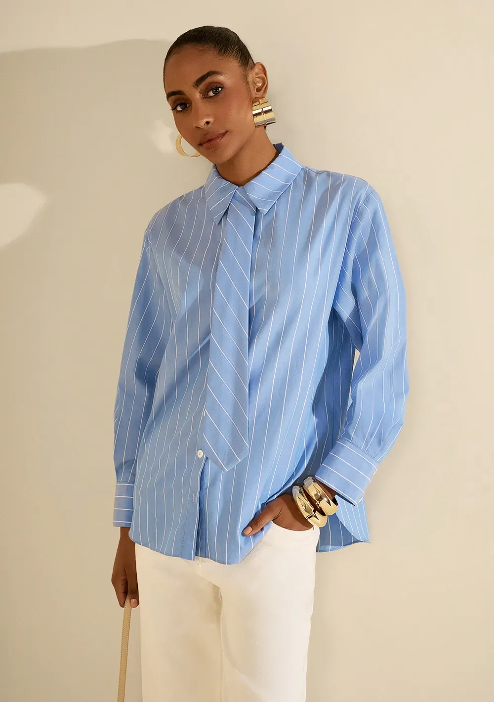 Camisa Morena Rosa Solta Gola Clássica Manga Longa Padrão Azul Escuro