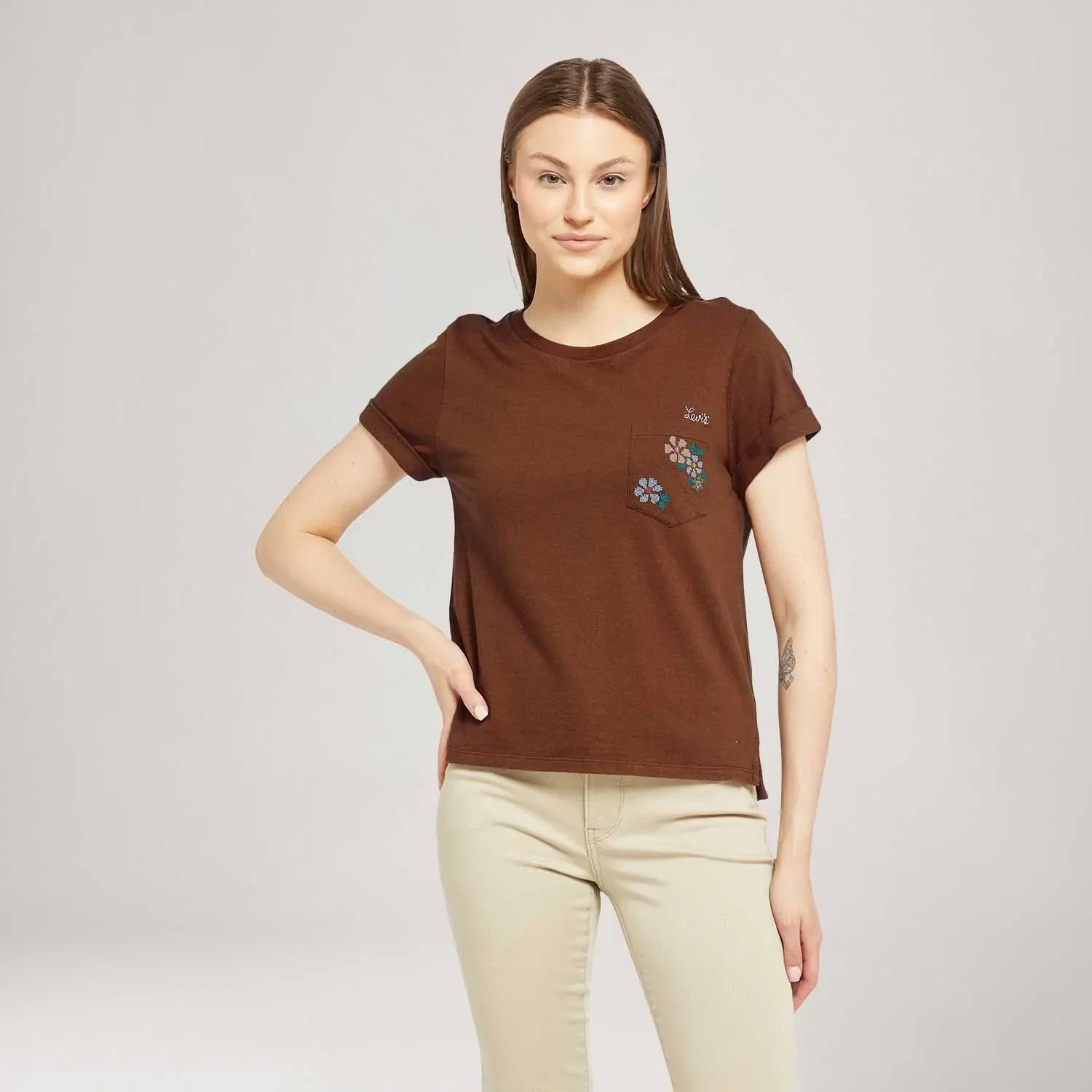 Camiseta Levi's® Margot Pocket Marrom Manga Curta — imagem 1