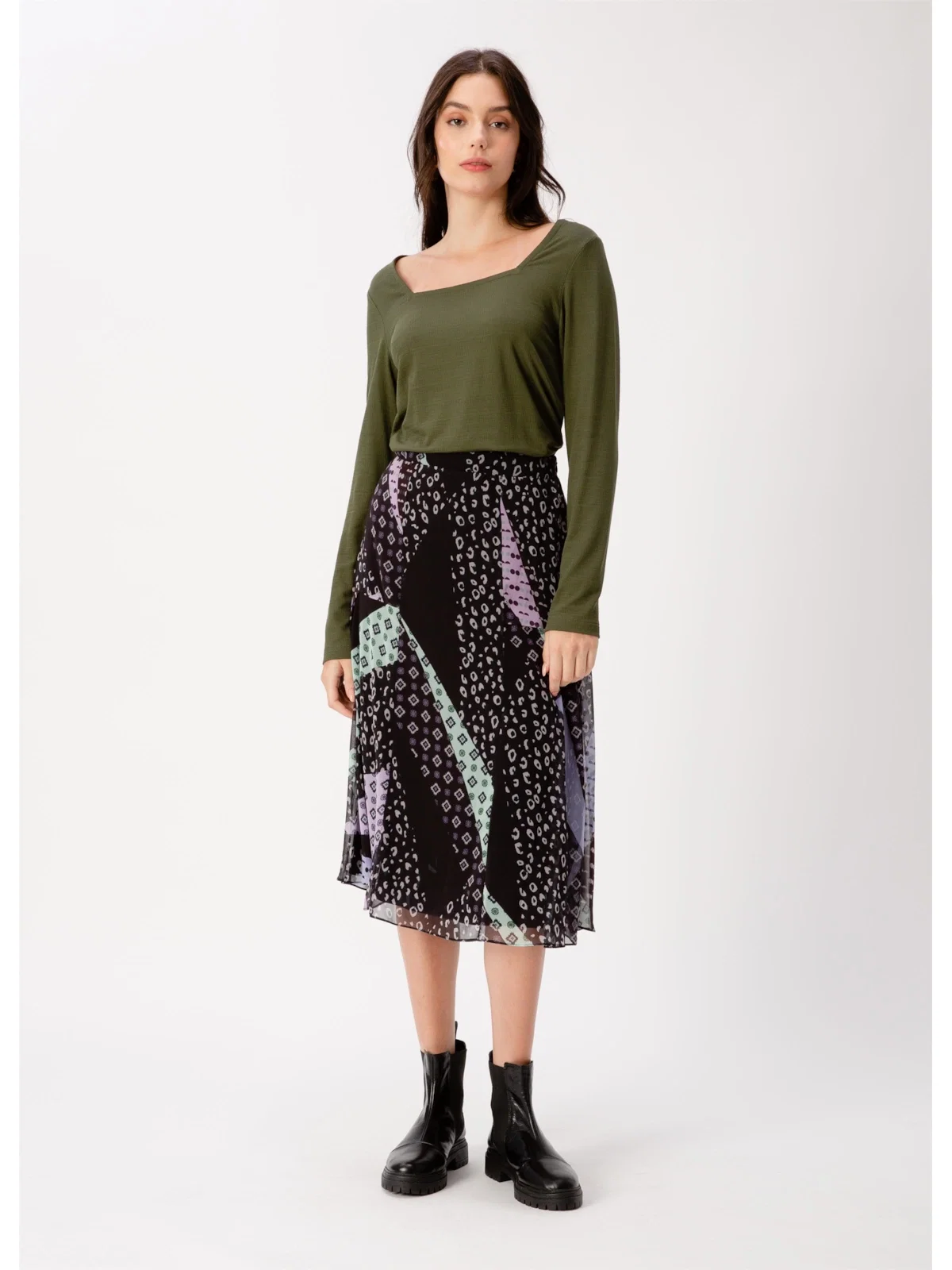 Saia Midi Boho Flowers Est. Fundo Preto