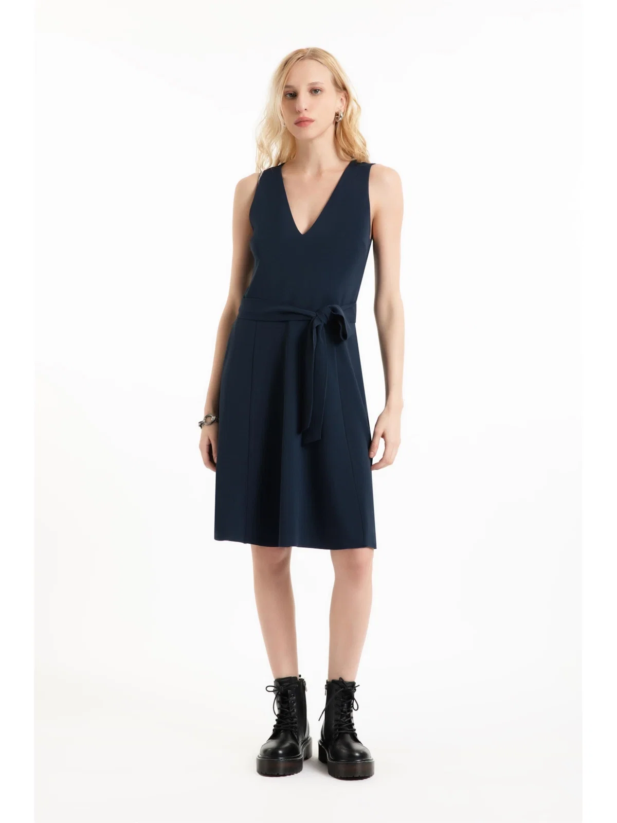 Vestido Scuba Crepe v Neckline Curto Marinho