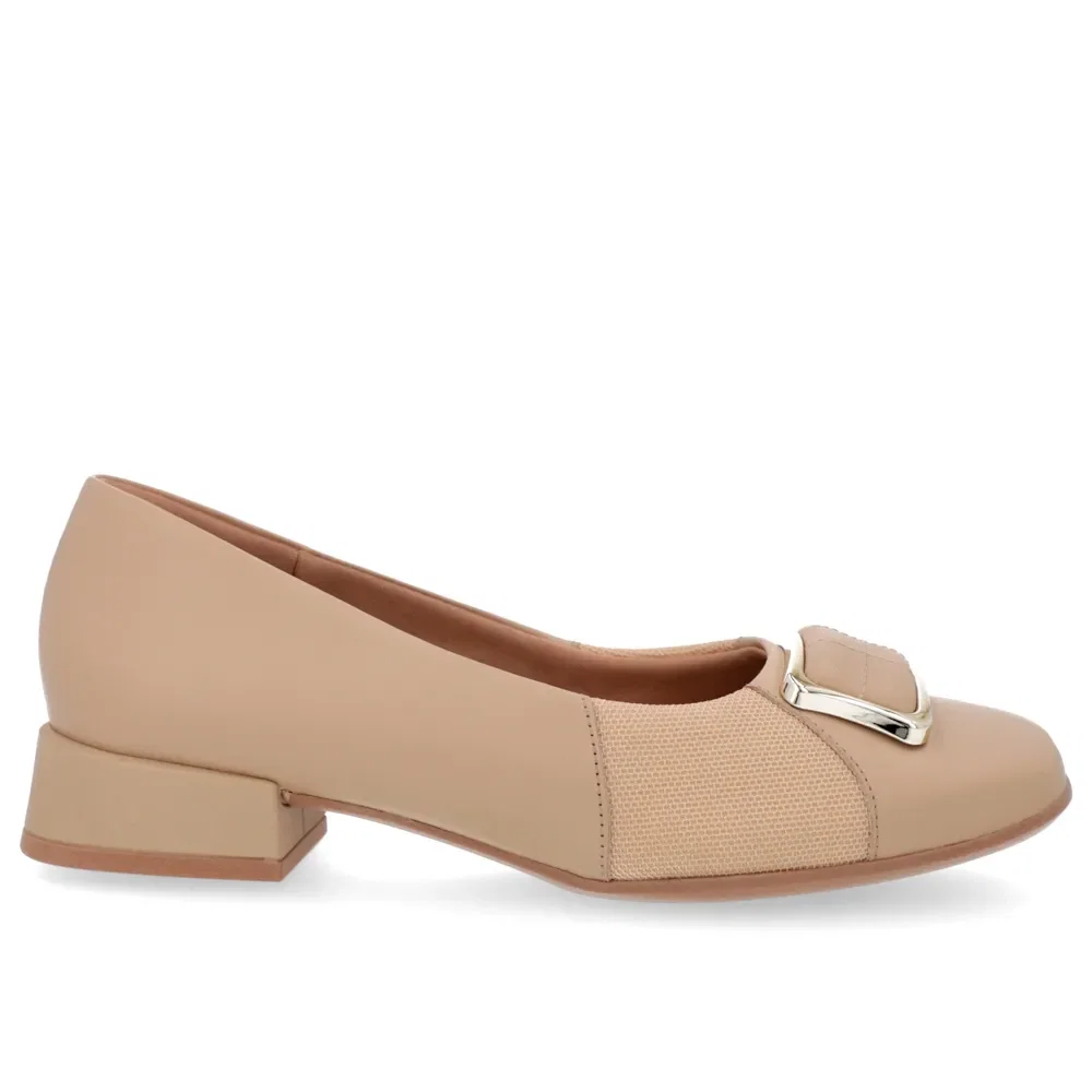 Scarpin Bico Quadrado Couro Bege Detalhe Tecido — imagem 1