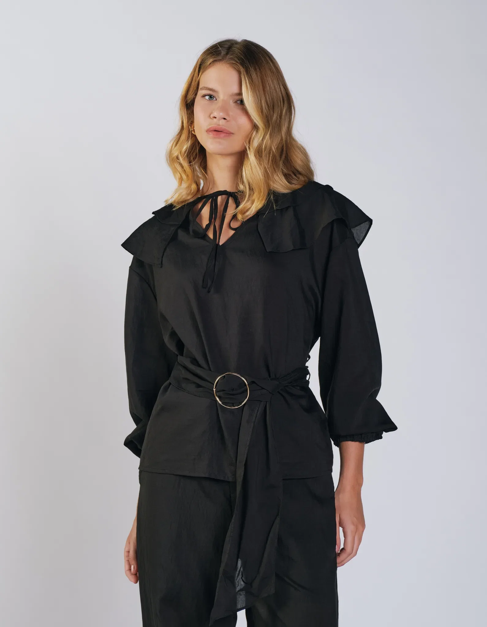 Blusa Manga Longa Gola Assimetrica - Preto — imagem 1