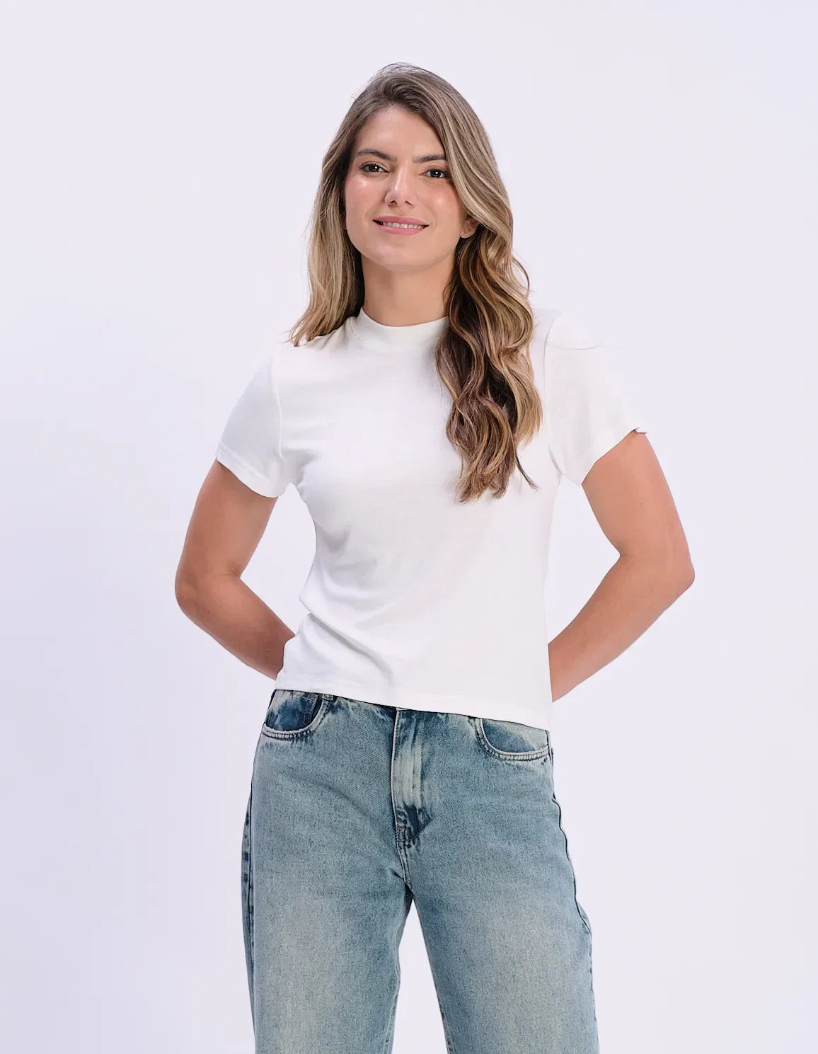 Blusa Básica Manga Curta Gola Alta - Branco — imagem 1