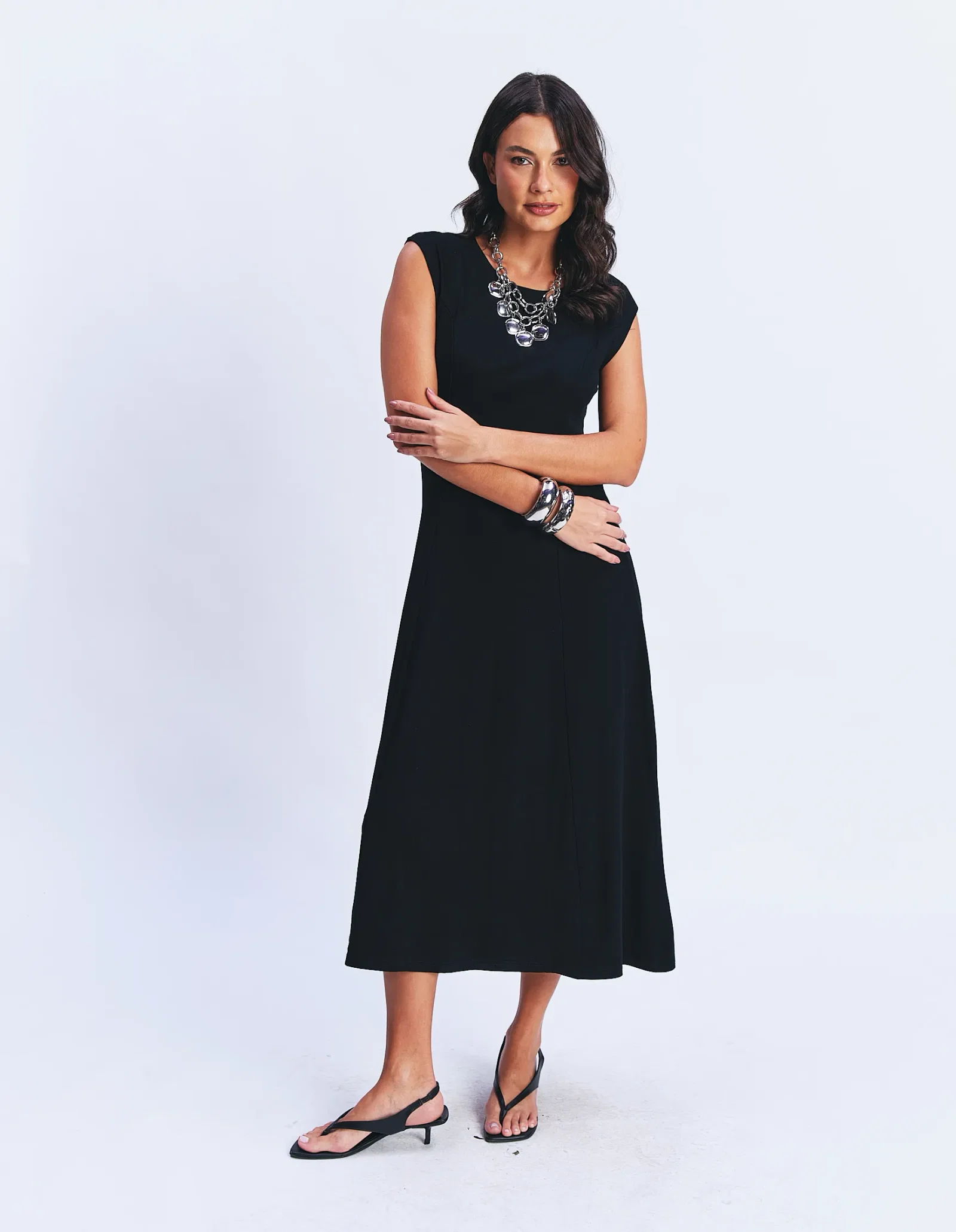 Vestido Longo Sem Mangas Recortes - Preto
