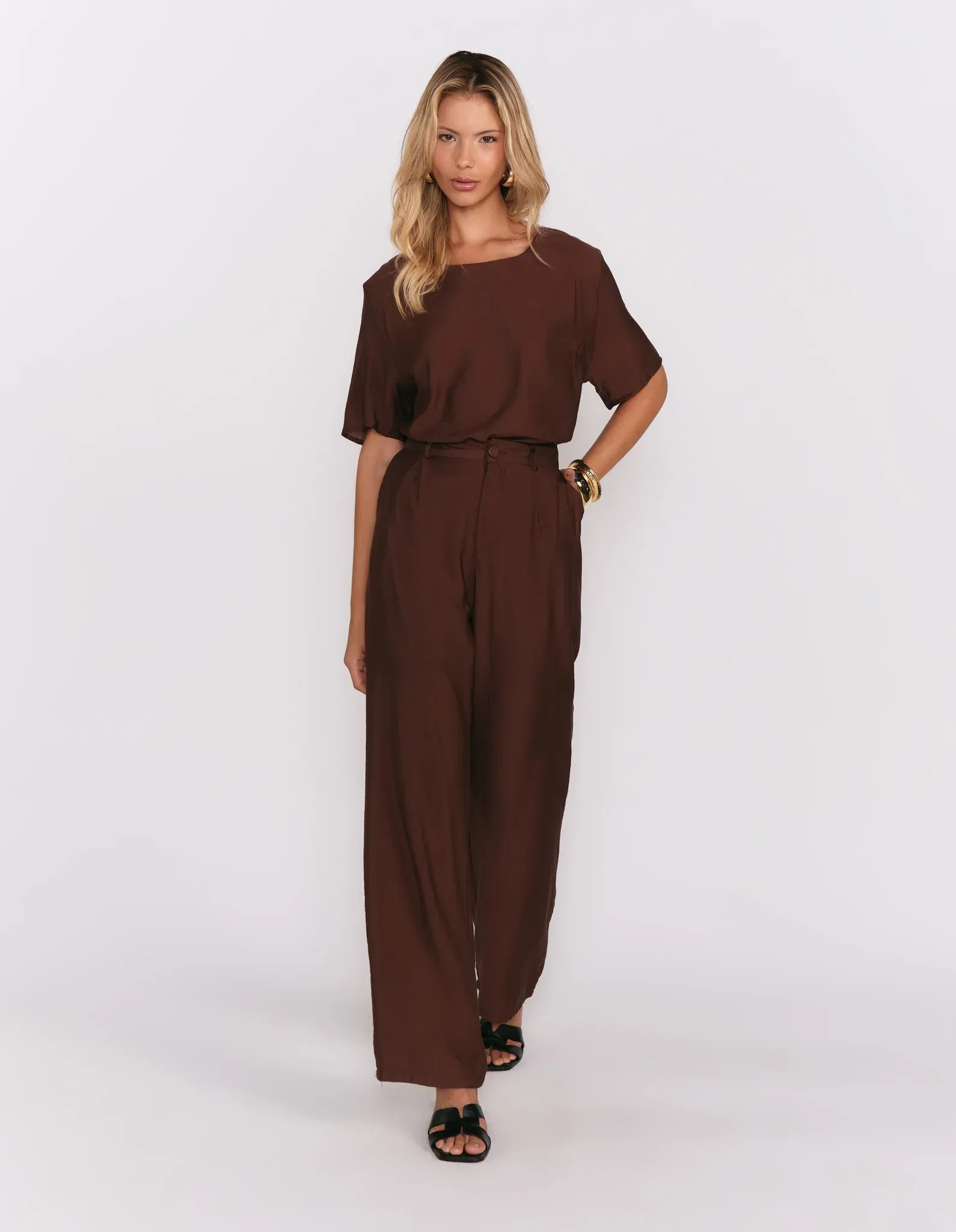 Calça Pantalona Bolsos - Marrom