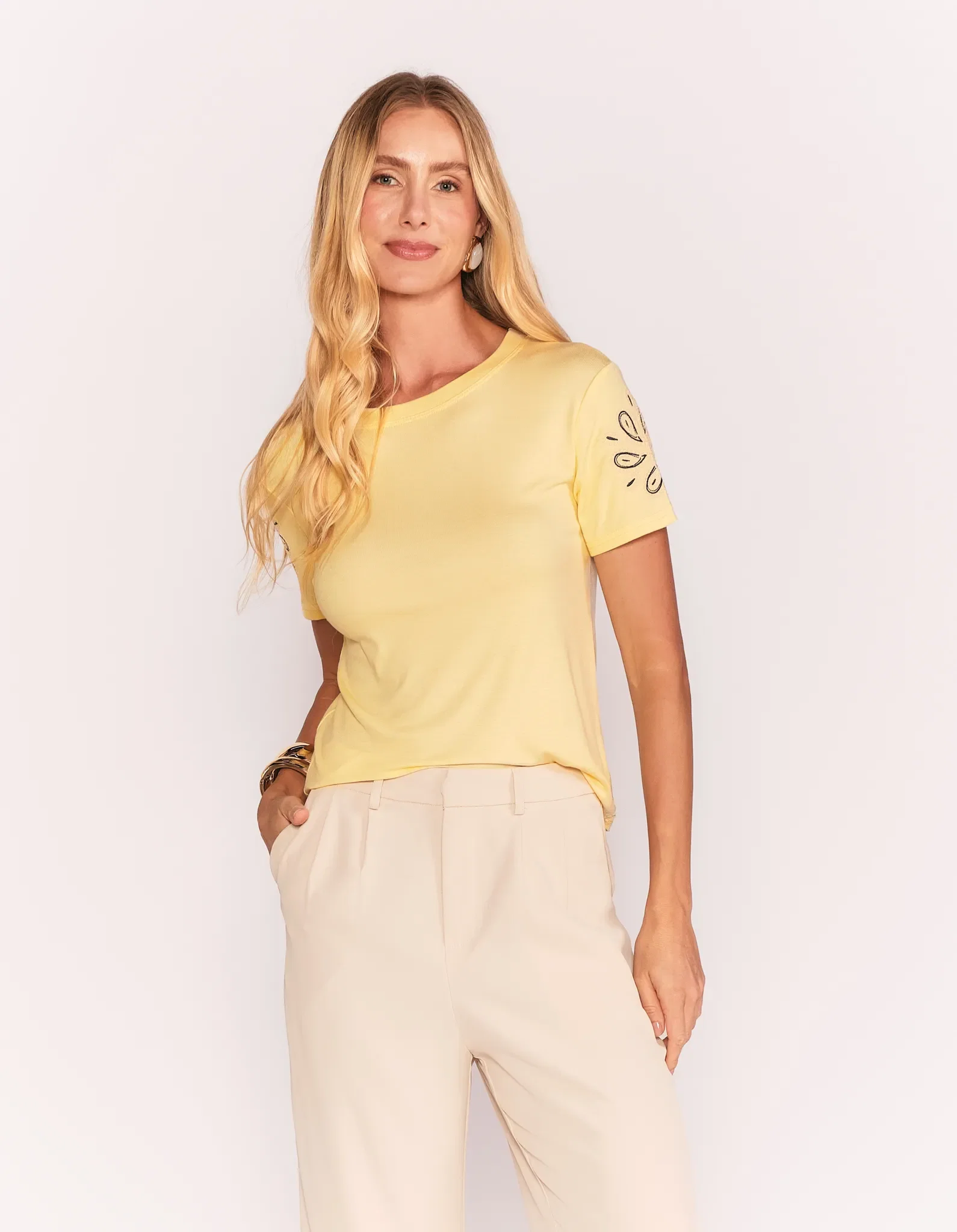Blusa Manga Curta Bordado Floral - Amarelo — imagem 1