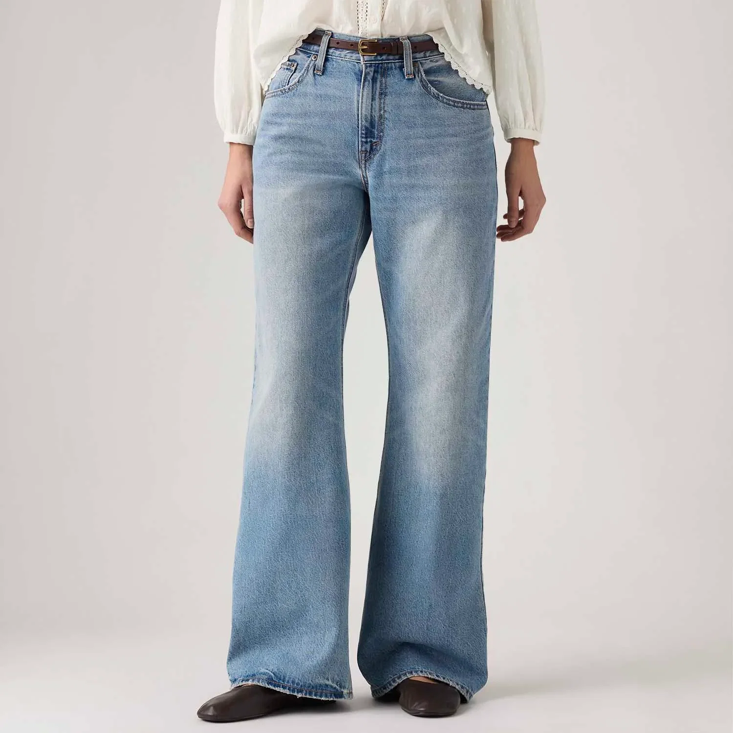 Calça Jeans Levi's® Loose Boot Lavagem Clara — imagem 1