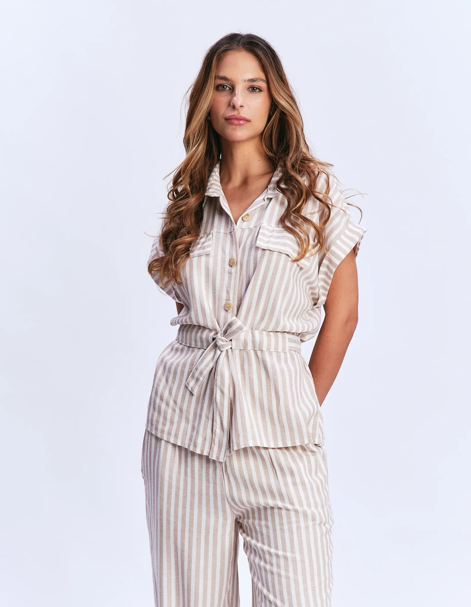 Blusa Listrada Com Bolsos - Bege