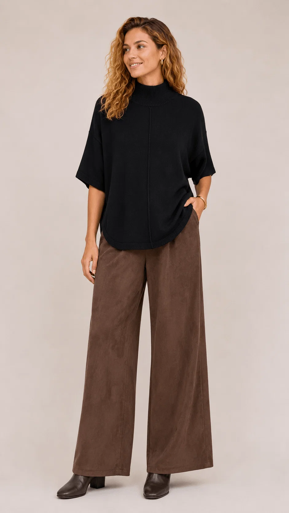 Blusa Tricot Manga Curta Recortes Frente - Preto — imagem 1