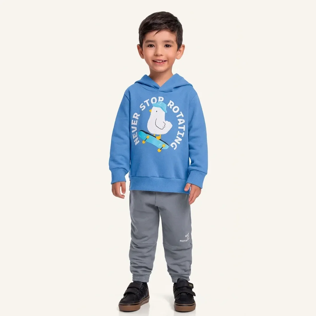 Conjunto blusão com capuz e calça em moletom skate