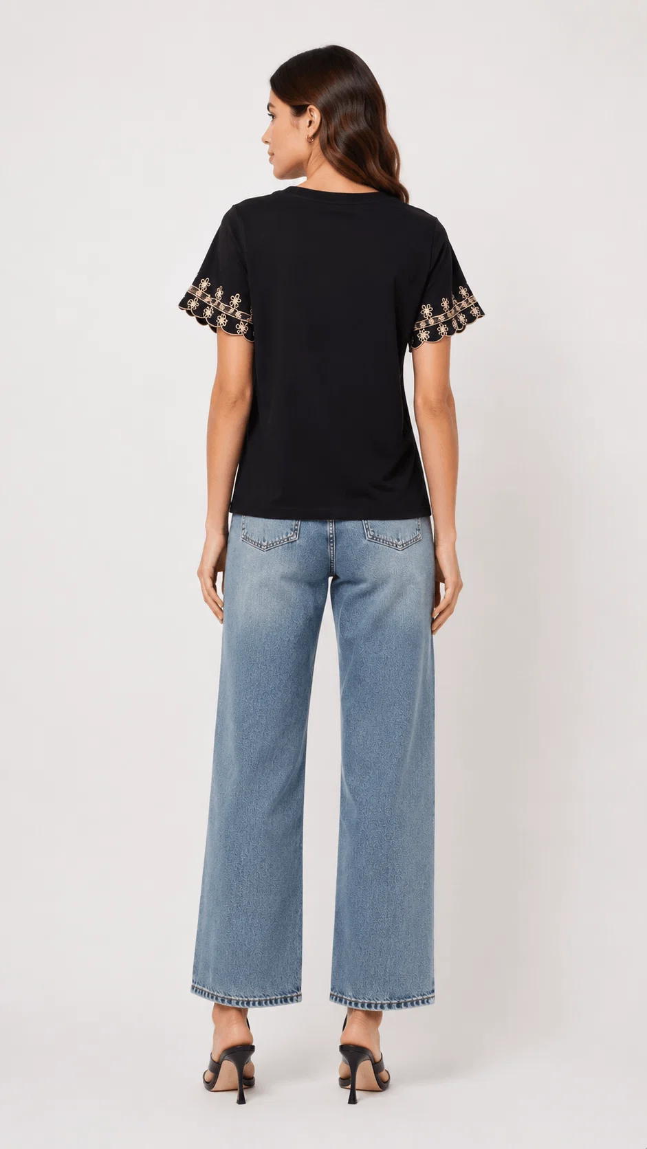 Blusa Manga Curta Bordado Flor - Preto — imagem 1
