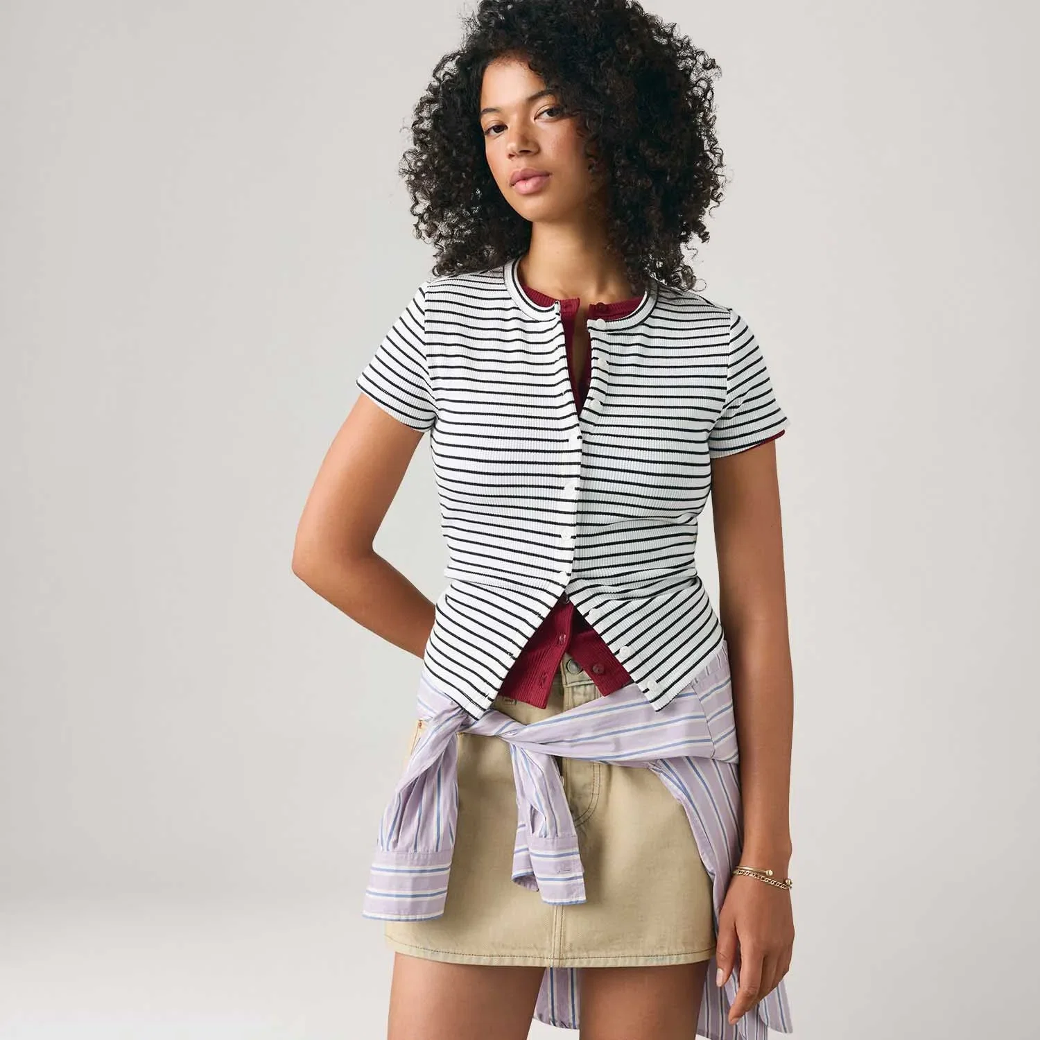 Blusa Levi's® Rory Button Through Listrada Branca Manga Curta — imagem 1