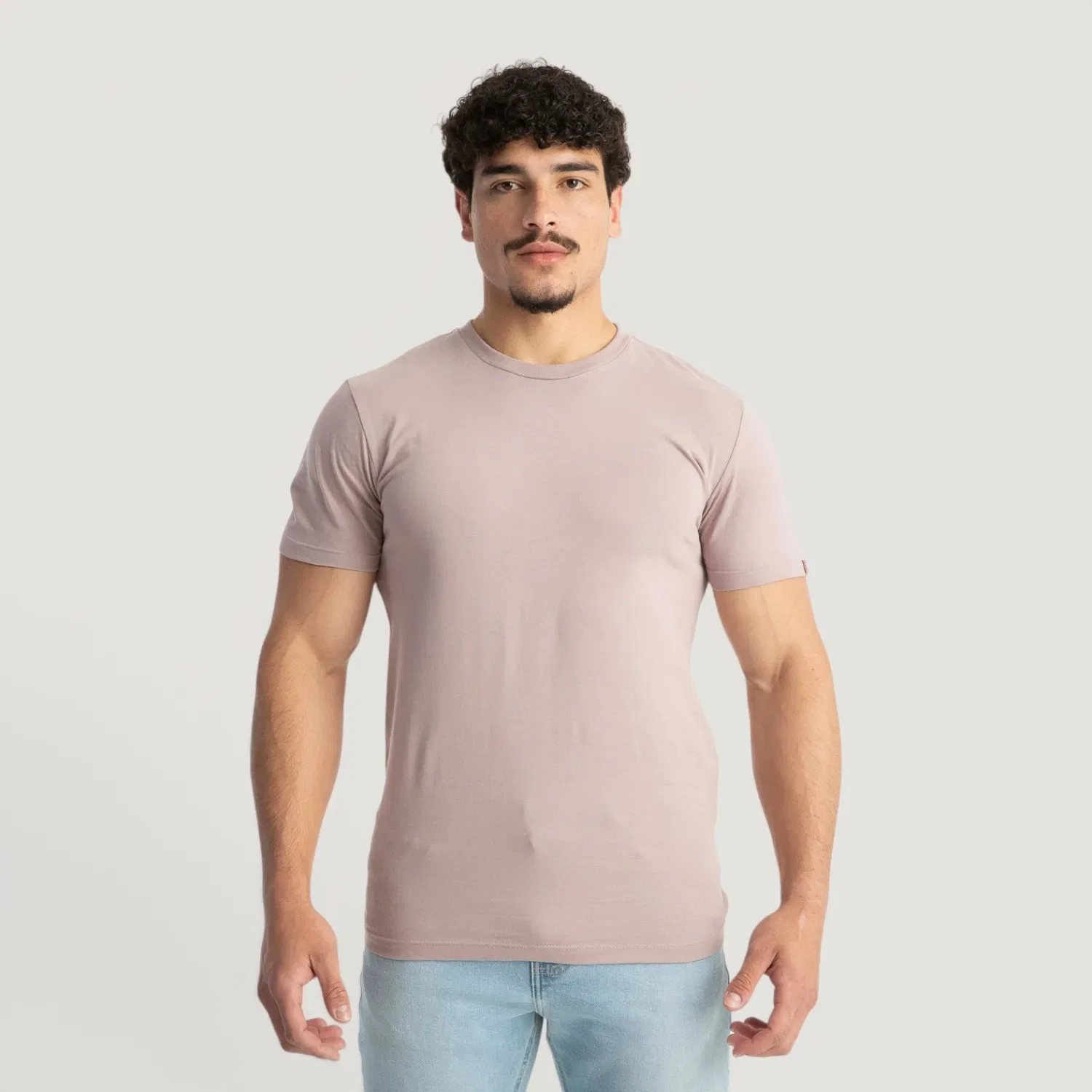 Camiseta Levi's® Slim Tab Manga Curta — imagem 1