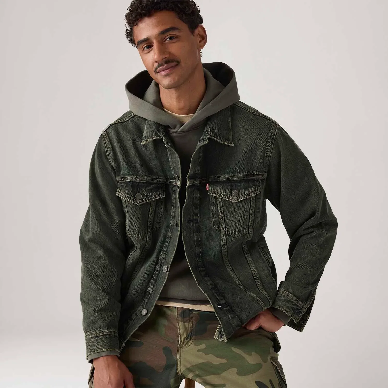 Jaqueta Jeans Levi's® Trucker Relaxed Lavagem Escura — imagem 1