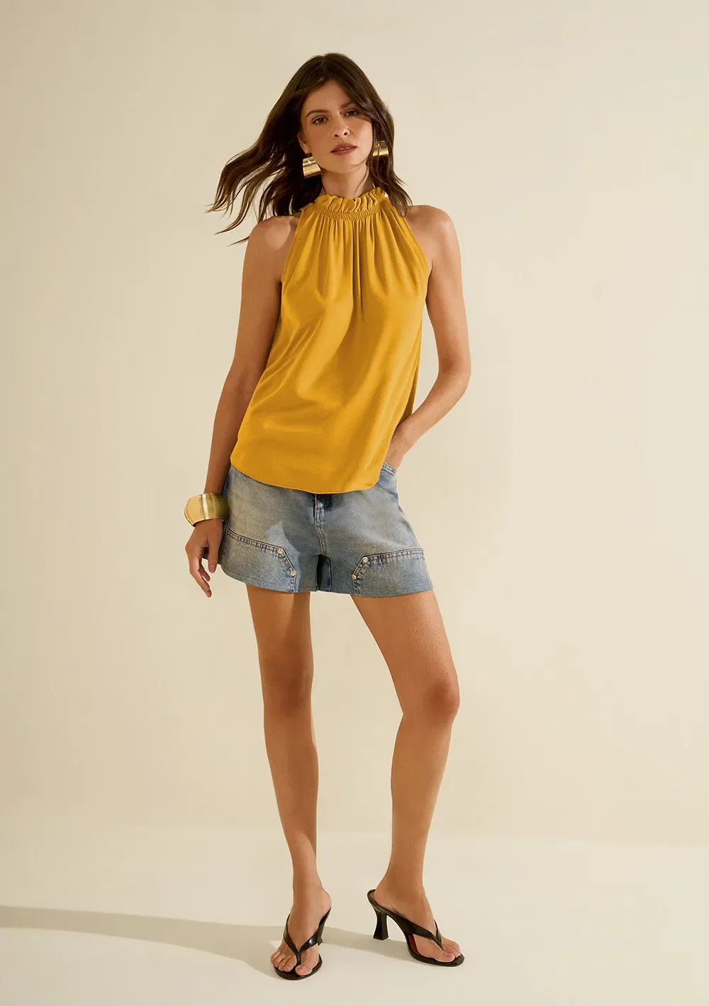 Regata Morena Rosa Solta Gola Alta Padrão Amarelo